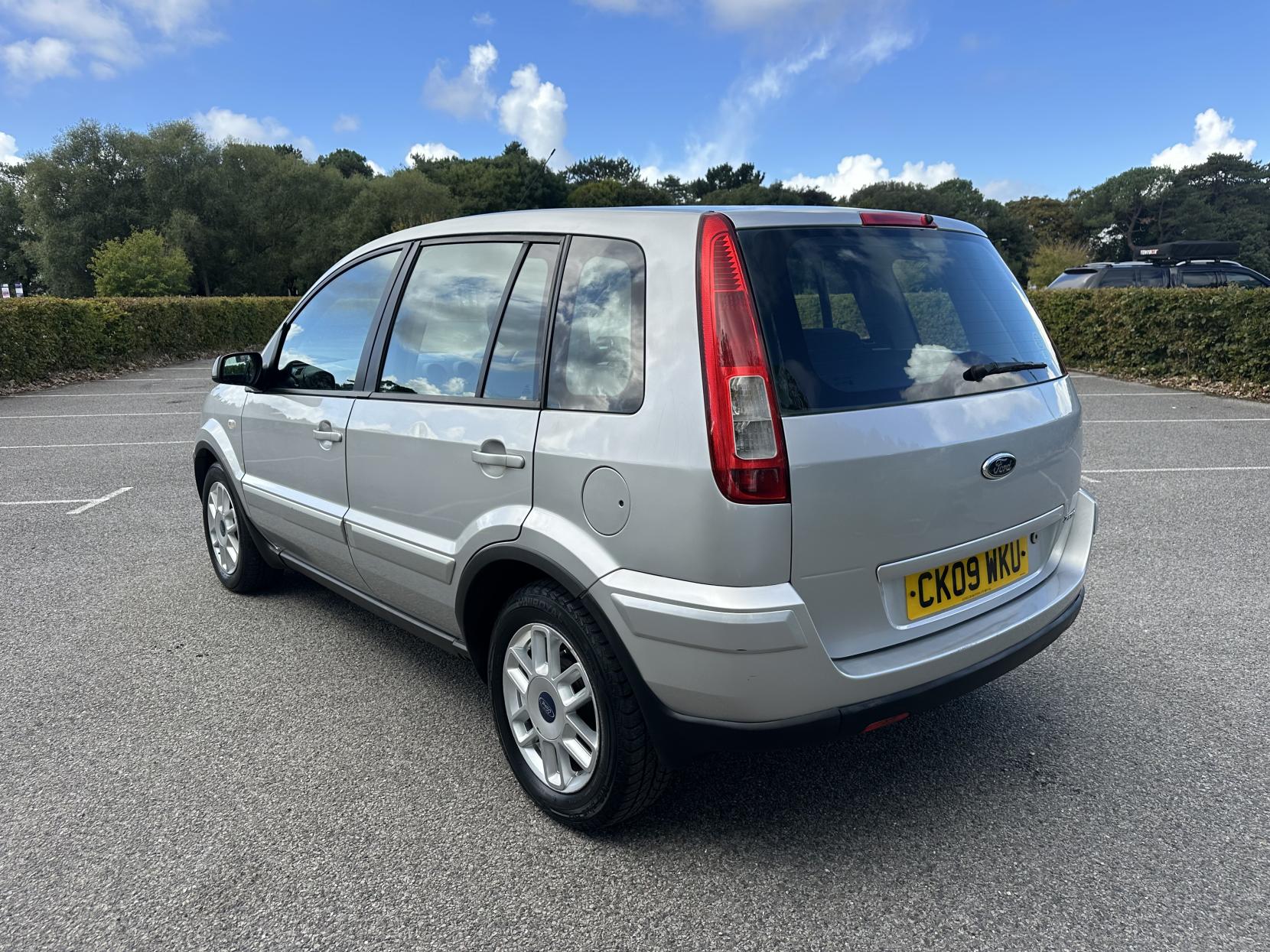 Ford Fusion 1.6 Zetec Climate Hatchback 5dr Petrol Automatic (181 g/km, 99 bhp)