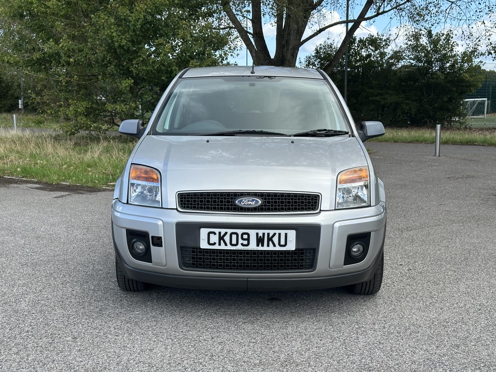 Ford Fusion 1.6 Zetec Climate Hatchback 5dr Petrol Automatic (181 g/km, 99 bhp)