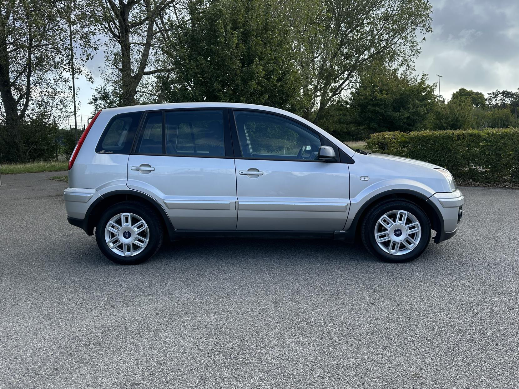 Ford Fusion 1.6 Zetec Climate Hatchback 5dr Petrol Automatic (181 g/km, 99 bhp)