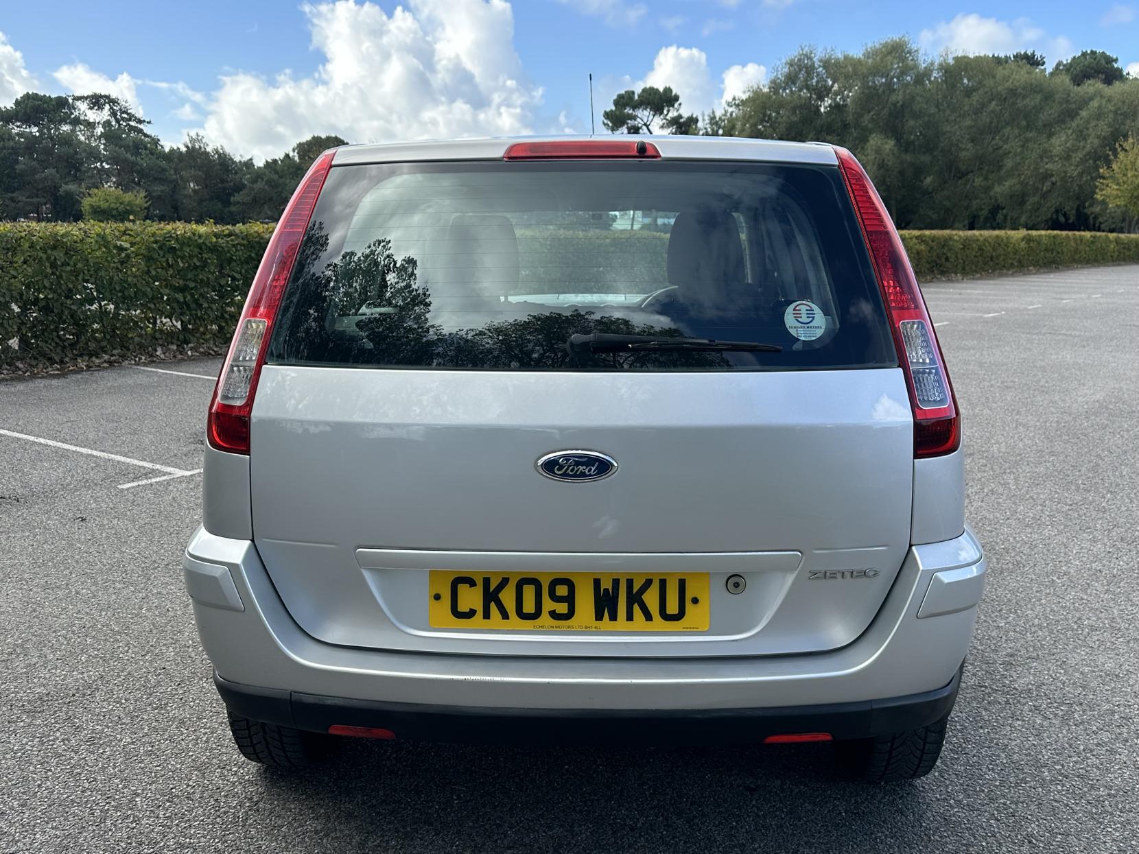 Ford Fusion 1.6 Zetec Climate Hatchback 5dr Petrol Automatic (181 g/km, 99 bhp)