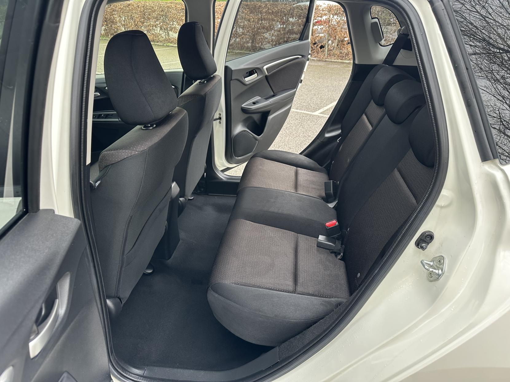 Honda Fit 1.5 2016 HONDA FIT 1.5 Hybrid Petrol Automatic Pearl White 5dr