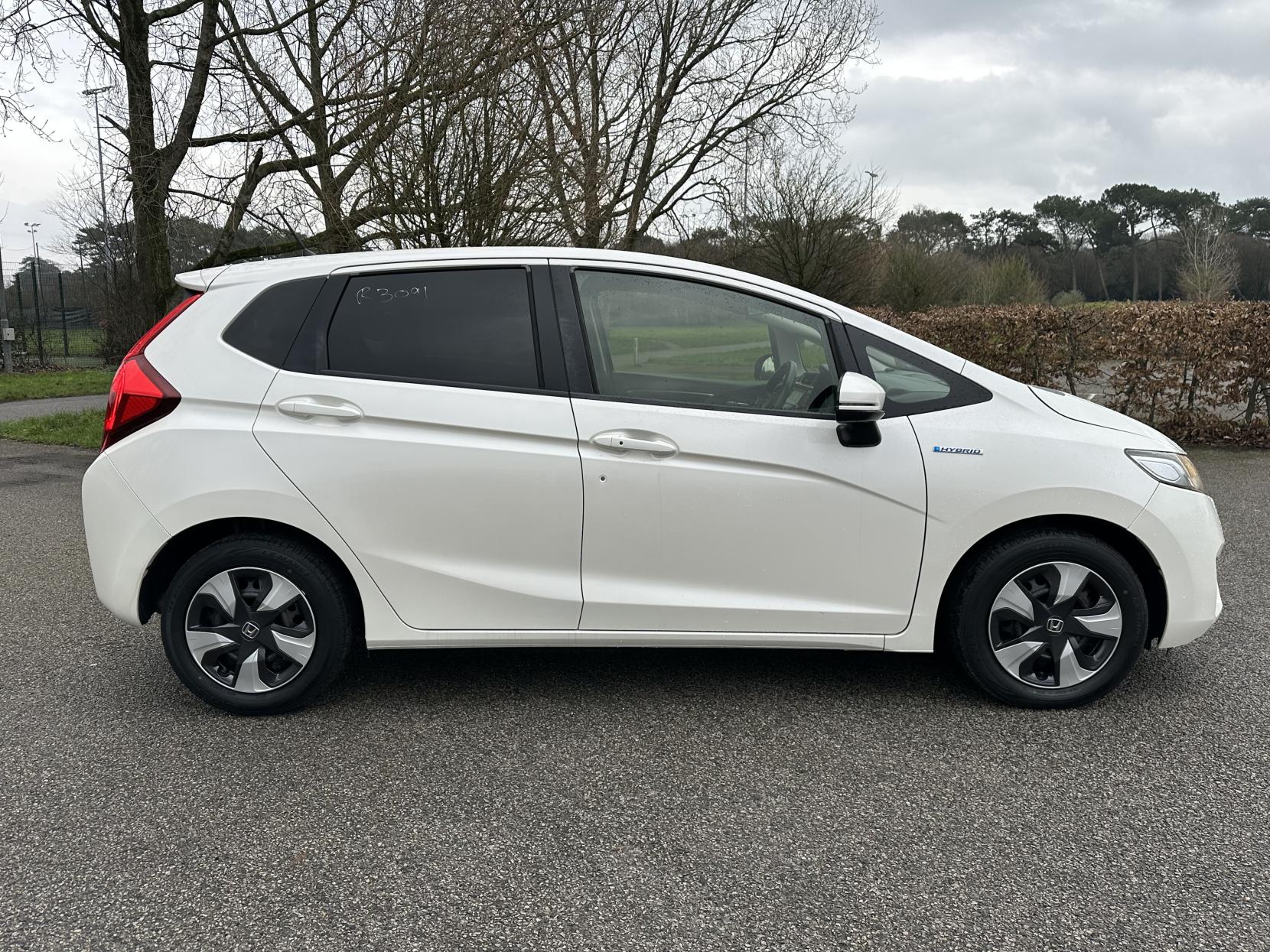 Honda Fit 1.5 2016 HONDA FIT 1.5 Hybrid Petrol Automatic Pearl White 5dr