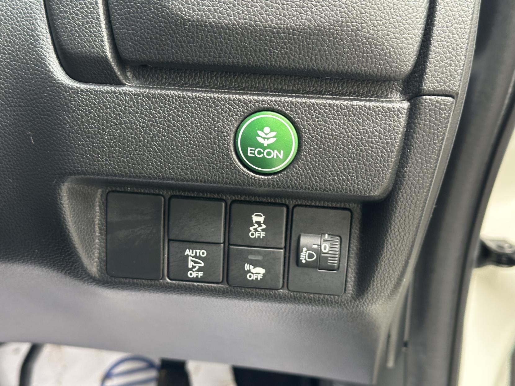 Honda Fit 1.5 2016 HONDA FIT 1.5 Hybrid Petrol Automatic Pearl White 5dr