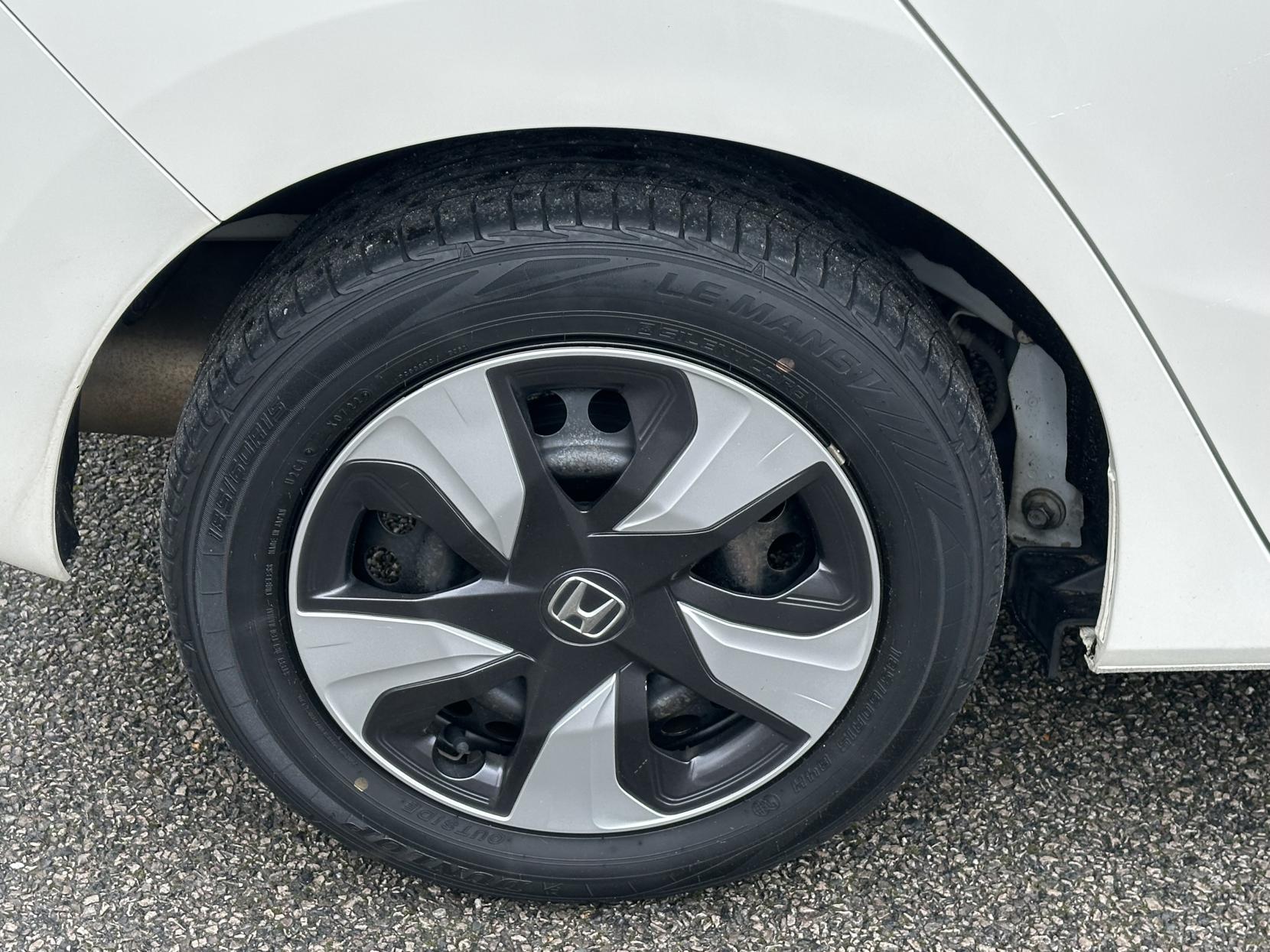 Honda Fit 1.5 2016 HONDA FIT 1.5 Hybrid Petrol Automatic Pearl White 5dr