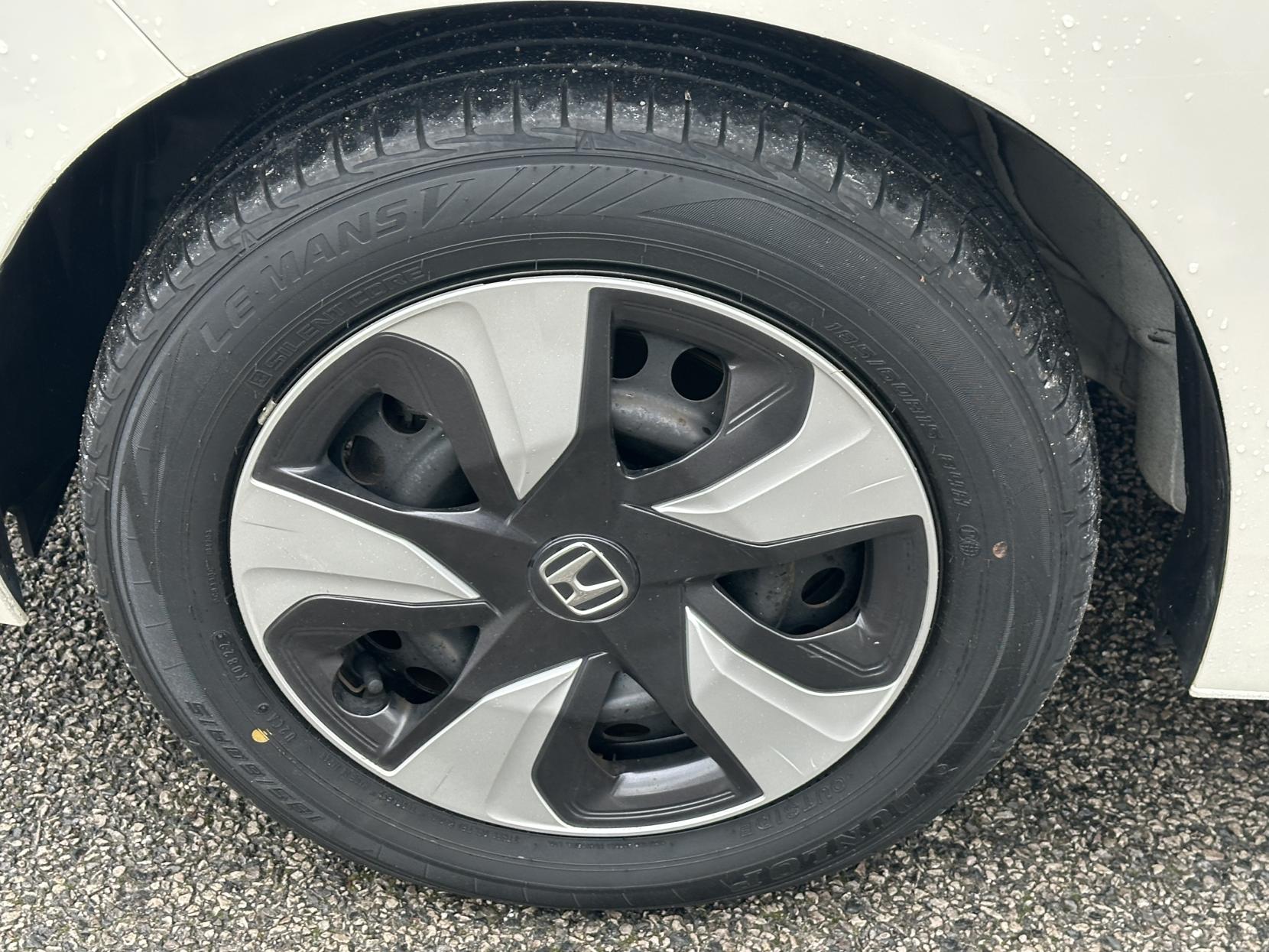 Honda Fit 1.5 2016 HONDA FIT 1.5 Hybrid Petrol Automatic Pearl White 5dr