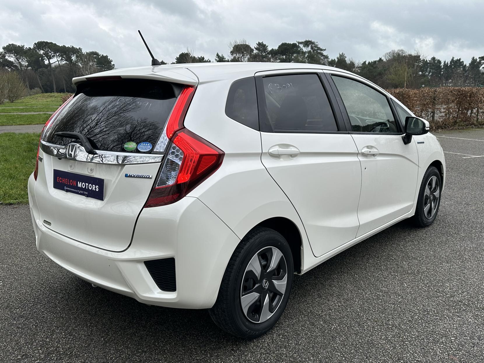 Honda Fit 1.5 2016 HONDA FIT 1.5 Hybrid Petrol Automatic Pearl White 5dr