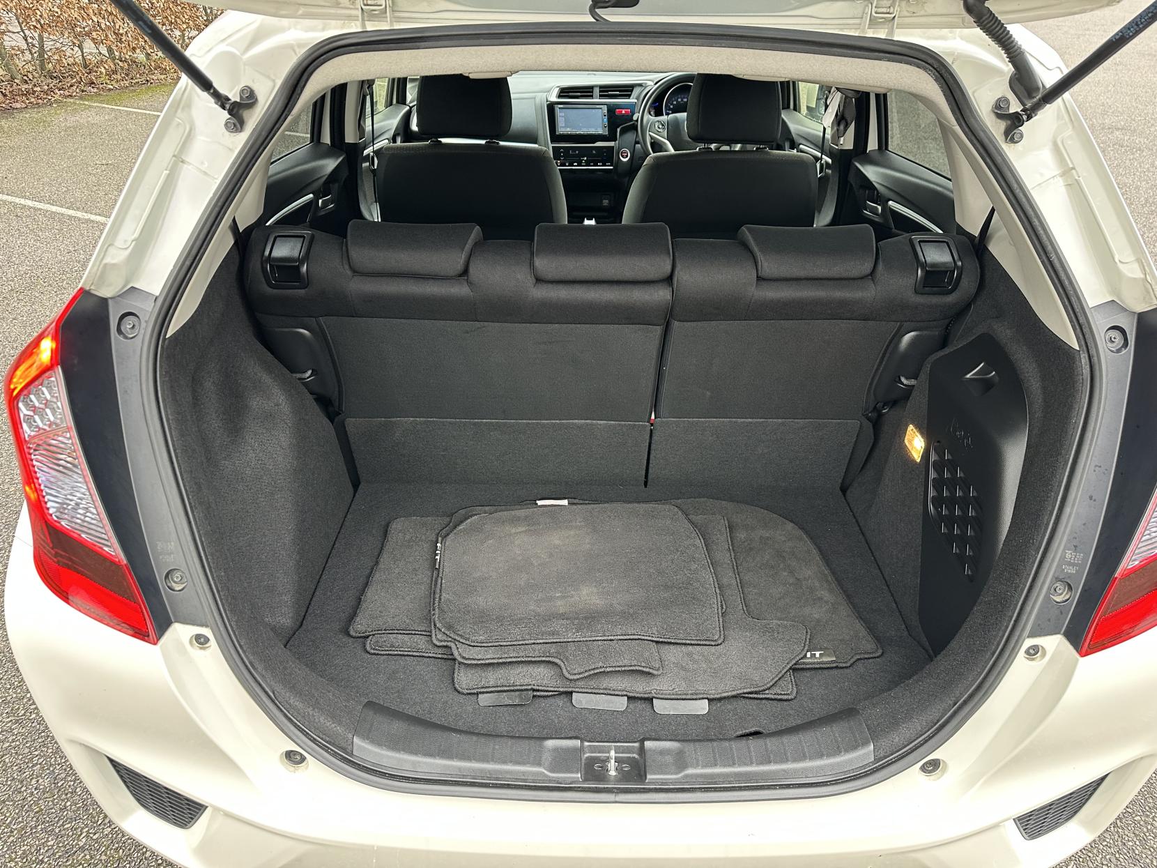 Honda Fit 1.5 2016 HONDA FIT 1.5 Hybrid Petrol Automatic Pearl White 5dr