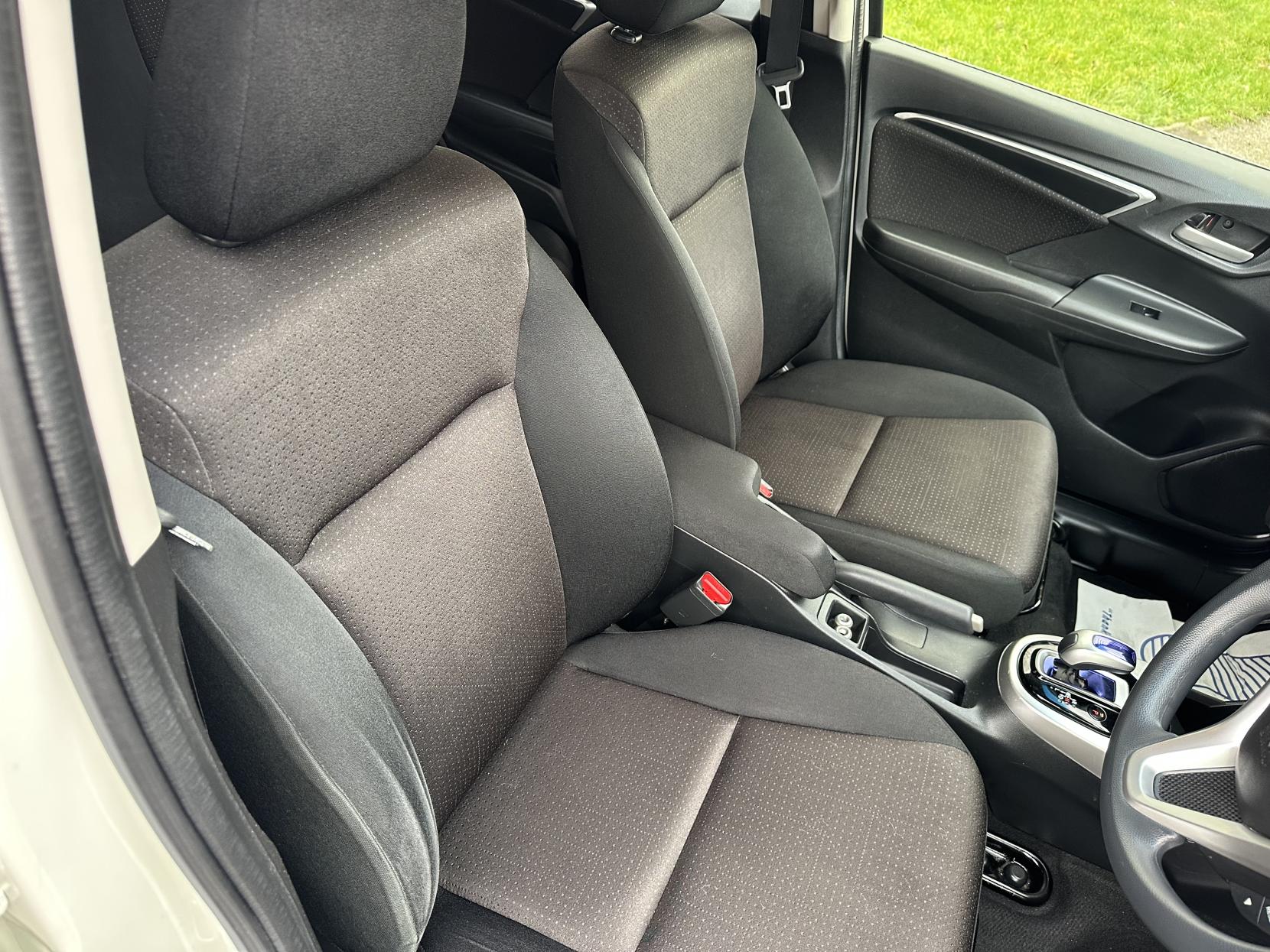 Honda Fit 1.5 2016 HONDA FIT 1.5 Hybrid Petrol Automatic Pearl White 5dr