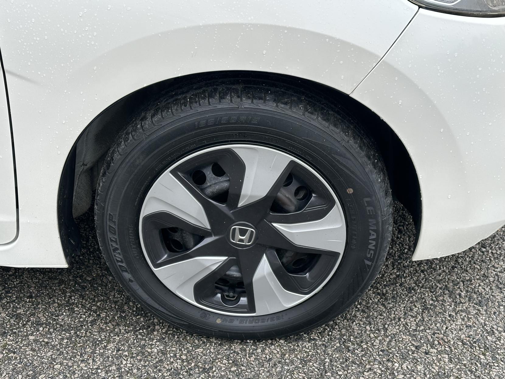 Honda Fit 1.5 2016 HONDA FIT 1.5 Hybrid Petrol Automatic Pearl White 5dr