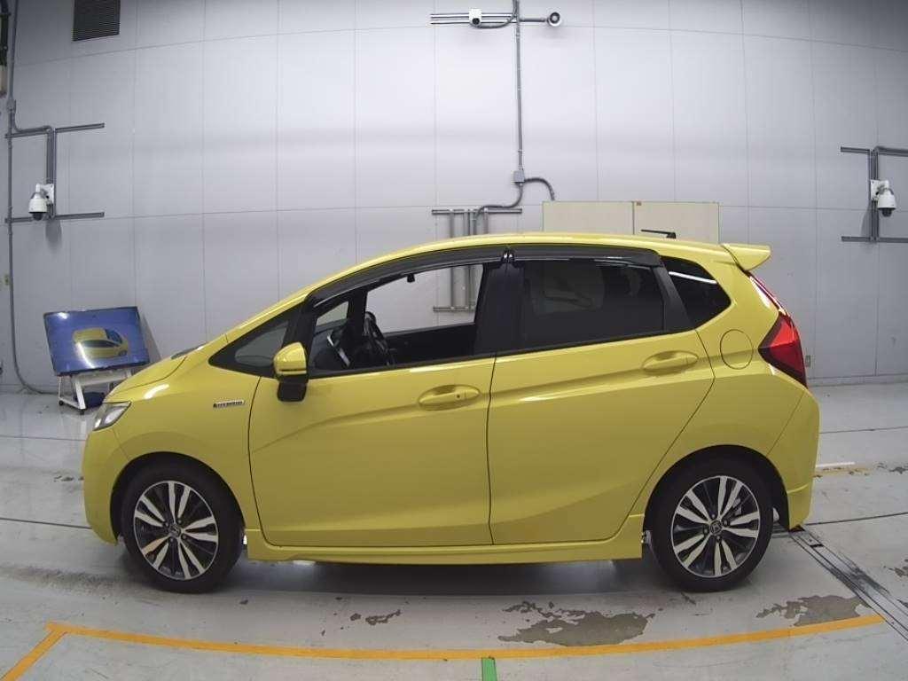 Honda Fit 2014 HONDA FIT 1.3 Automatic Petrol Yellow 5dr