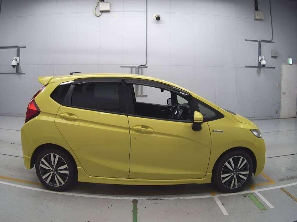 Honda Fit 2014 HONDA FIT 1.3 Automatic Petrol Yellow 5dr