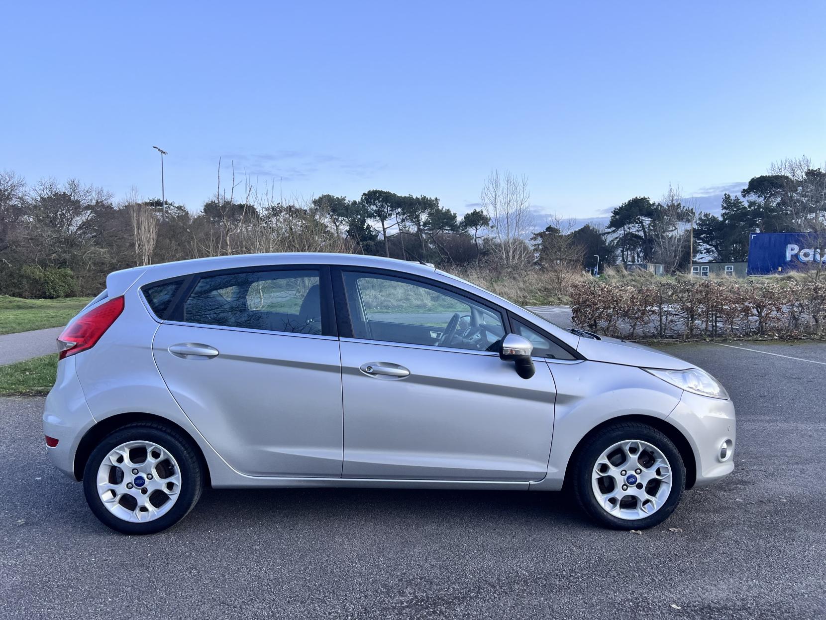 Ford Fiesta 1.4 Zetec Hatchback 5dr Petrol Manual (133 g/km, 94 bhp)