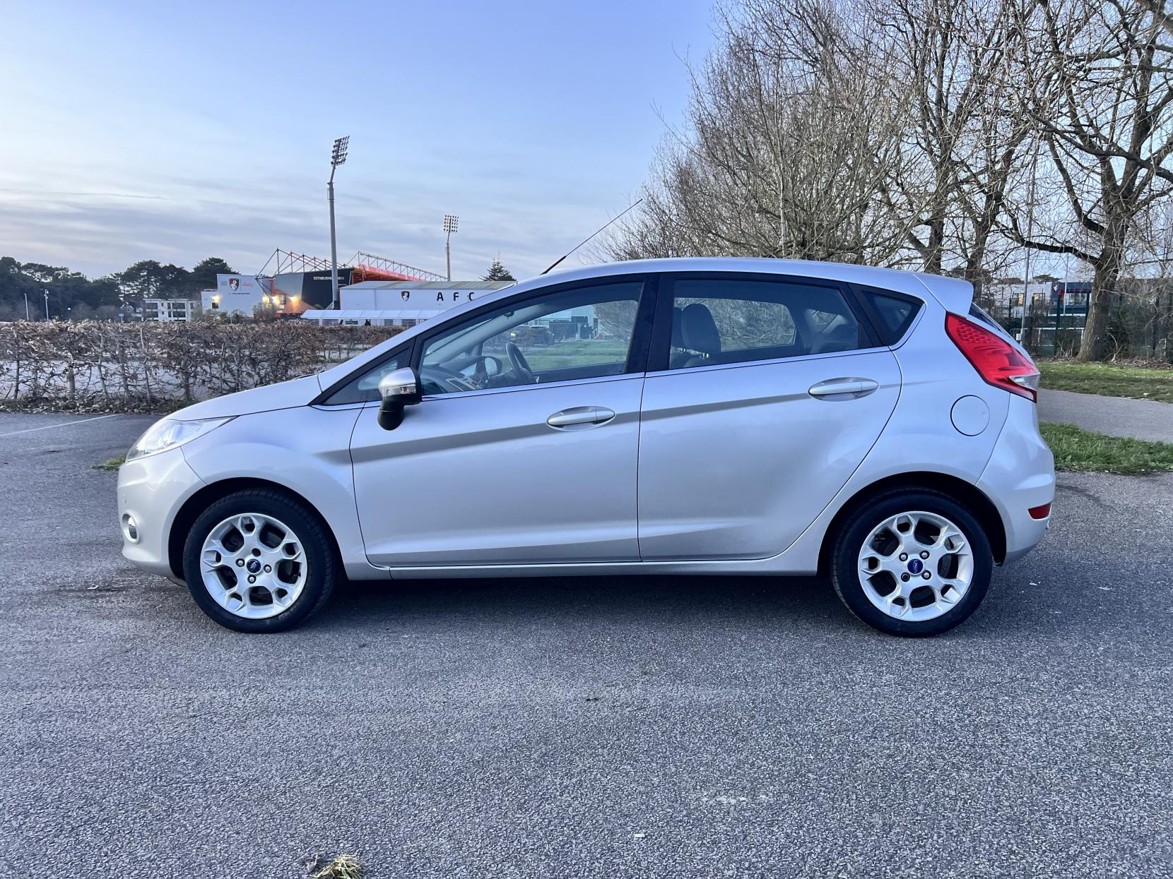 Ford Fiesta 1.4 Zetec Hatchback 5dr Petrol Manual (133 g/km, 94 bhp)