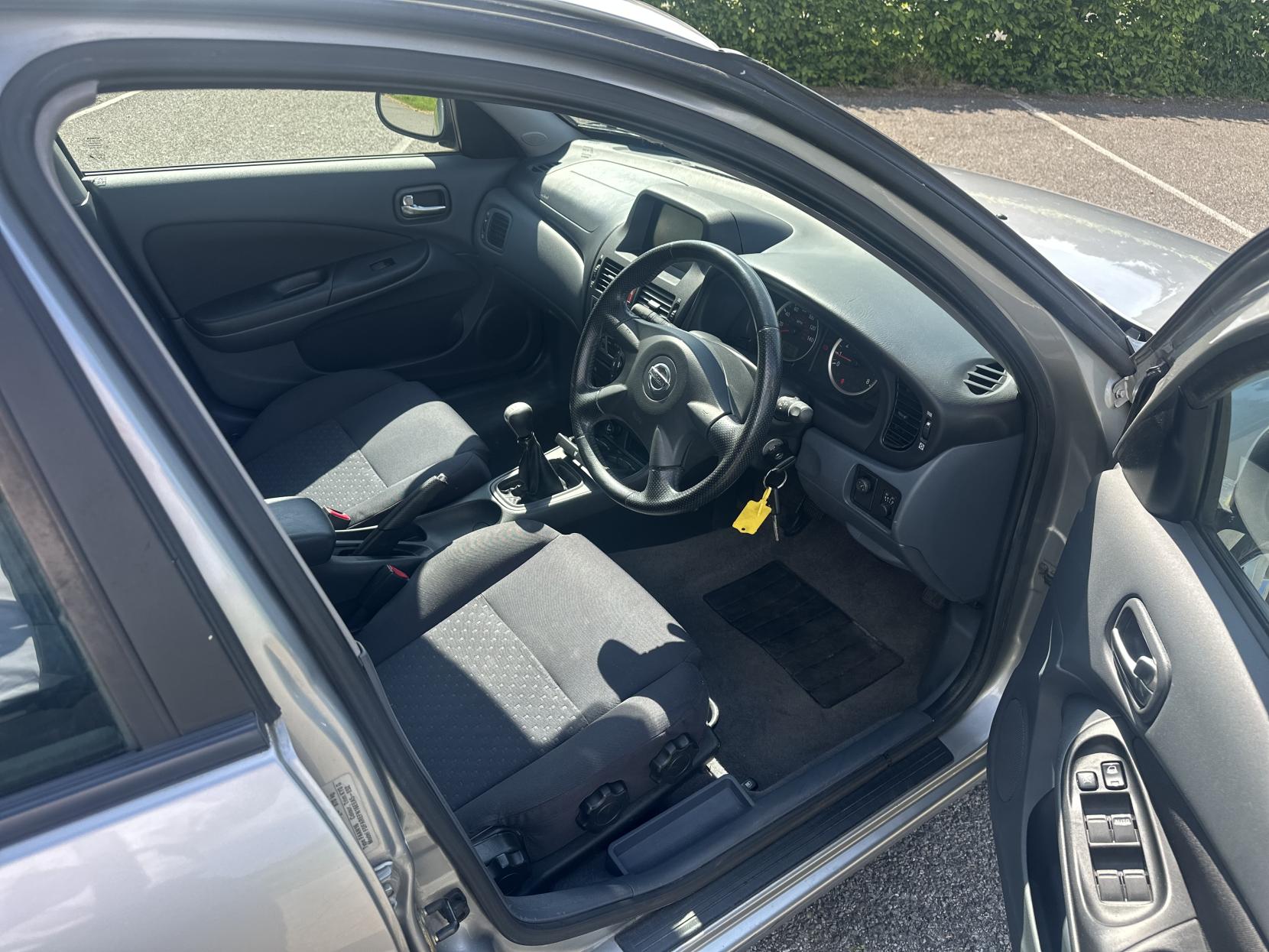 Nissan Almera 1.5 SE Hatchback 5dr Petrol Manual (160 g/km, 89 bhp)