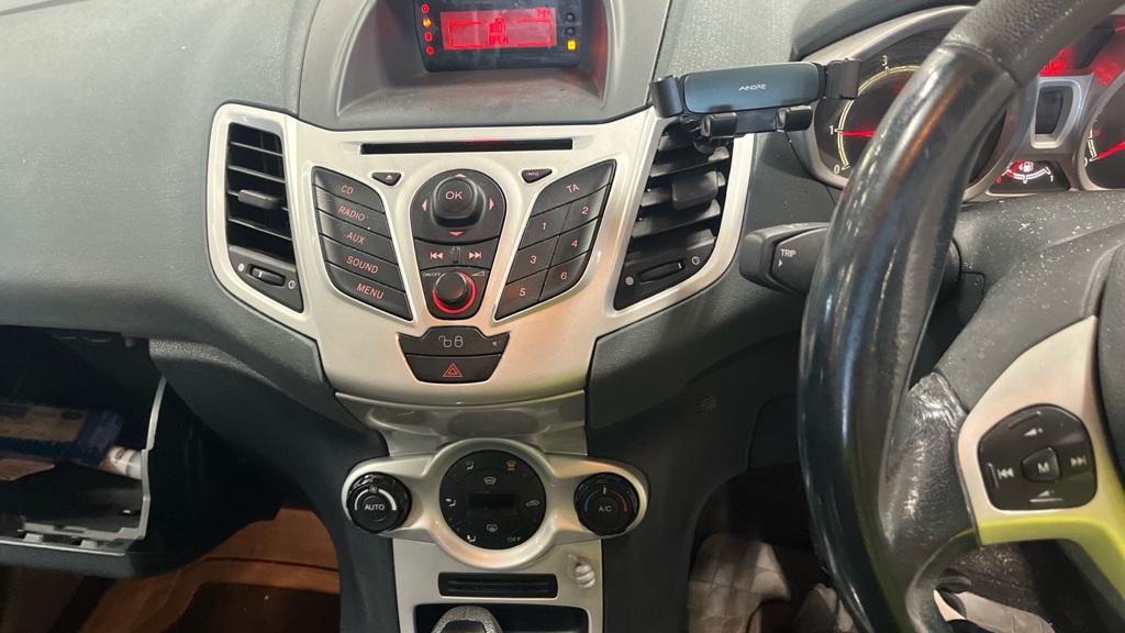 Ford Fiesta 1.4 Titanium Hatchback 5dr Petrol Automatic (154 g/km, 94 bhp)