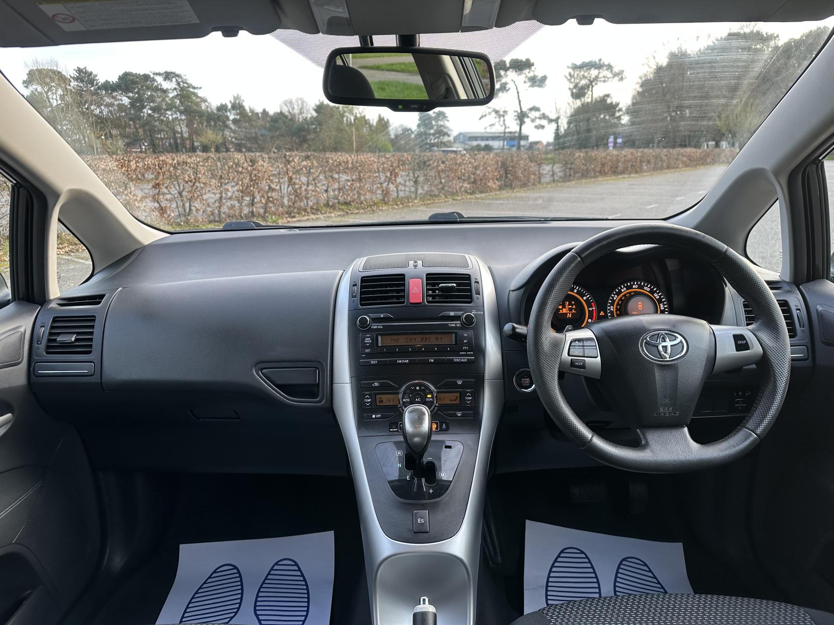 Toyota Auris 1.6 V-Matic TR Hatchback 5dr Petrol MultiMode Euro 5 (132 ps)