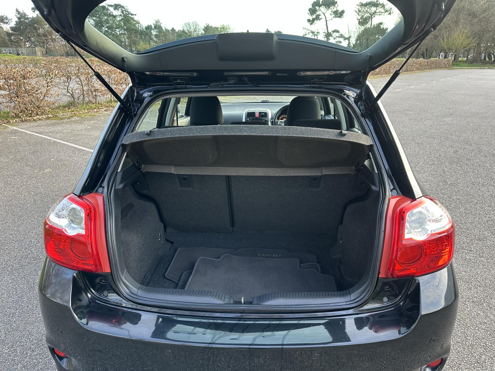 Toyota Auris 1.6 V-Matic TR Hatchback 5dr Petrol MultiMode Euro 5 (132 ps)