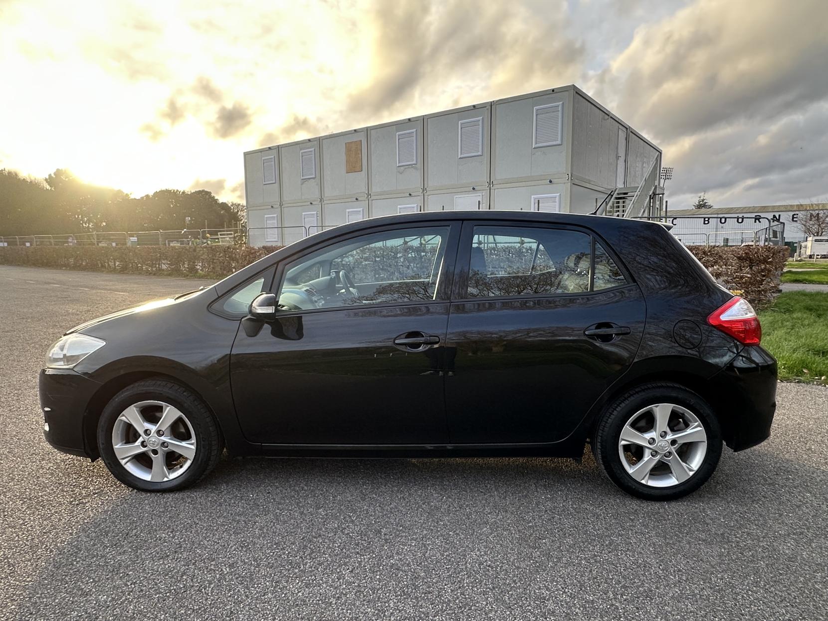 Toyota Auris 1.6 V-Matic TR Hatchback 5dr Petrol MultiMode Euro 5 (132 ps)