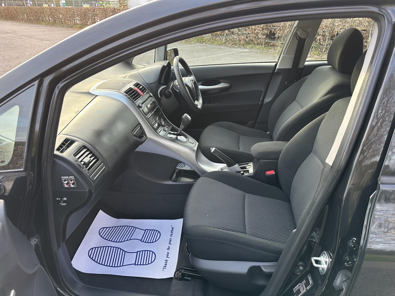 Toyota Auris 1.6 V-Matic TR Hatchback 5dr Petrol MultiMode Euro 5 (132 ps)