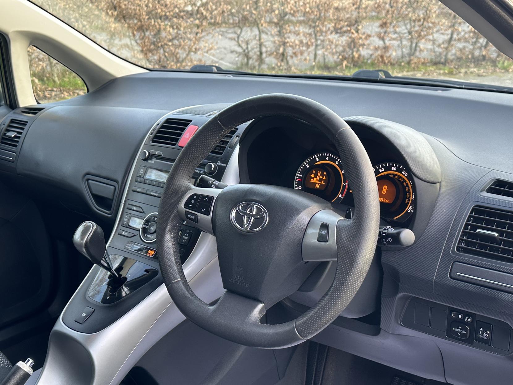 Toyota Auris 1.6 V-Matic TR Hatchback 5dr Petrol MultiMode Euro 5 (132 ps)