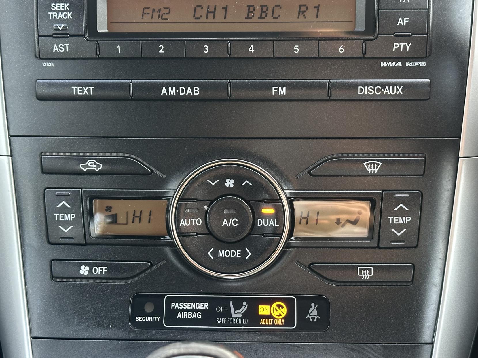 Toyota Auris 1.6 V-Matic TR Hatchback 5dr Petrol MultiMode Euro 5 (132 ps)