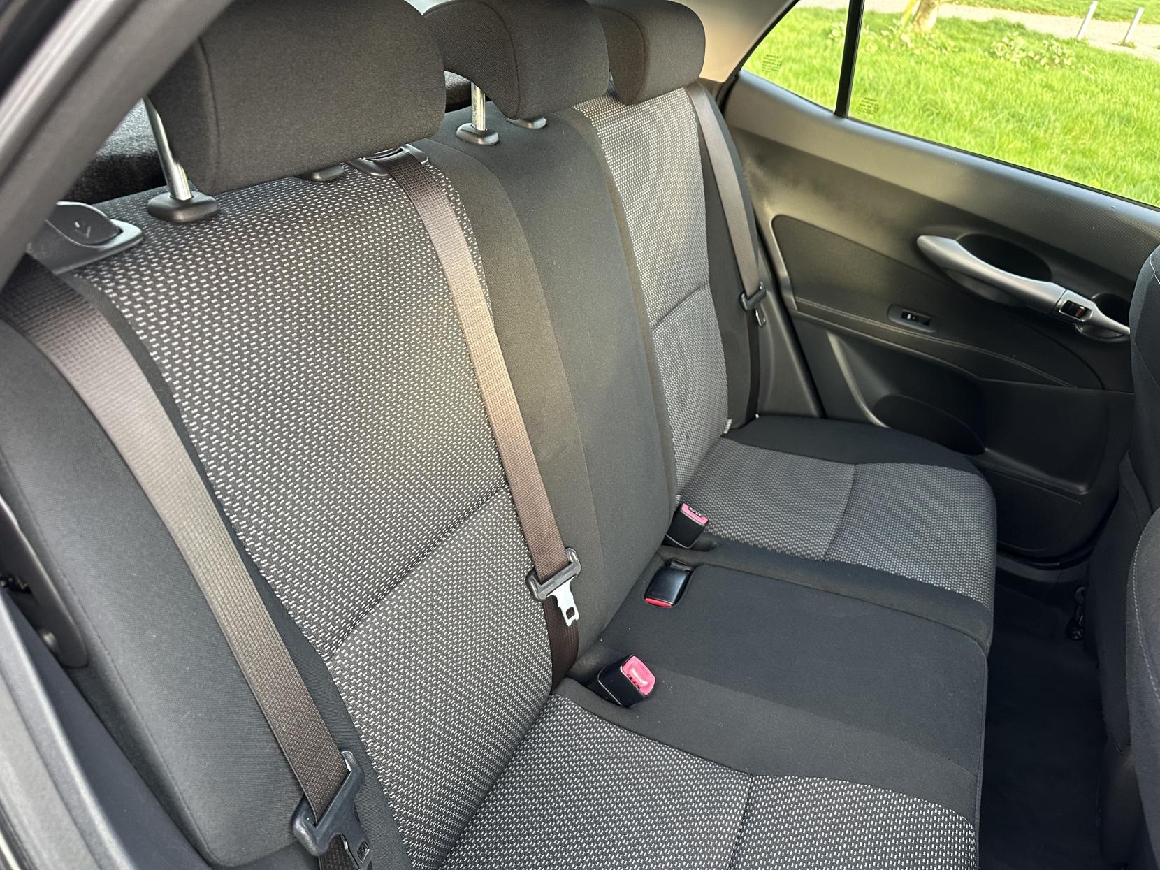 Toyota Auris 1.6 V-Matic TR Hatchback 5dr Petrol MultiMode Euro 5 (132 ps)