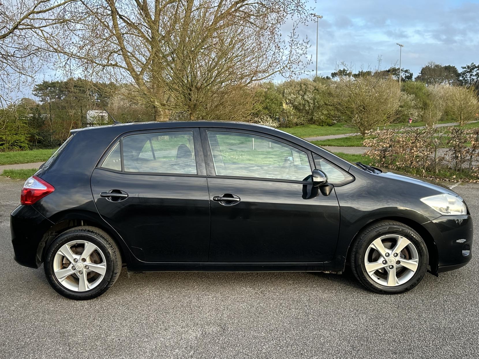 Toyota Auris 1.6 V-Matic TR Hatchback 5dr Petrol MultiMode Euro 5 (132 ps)