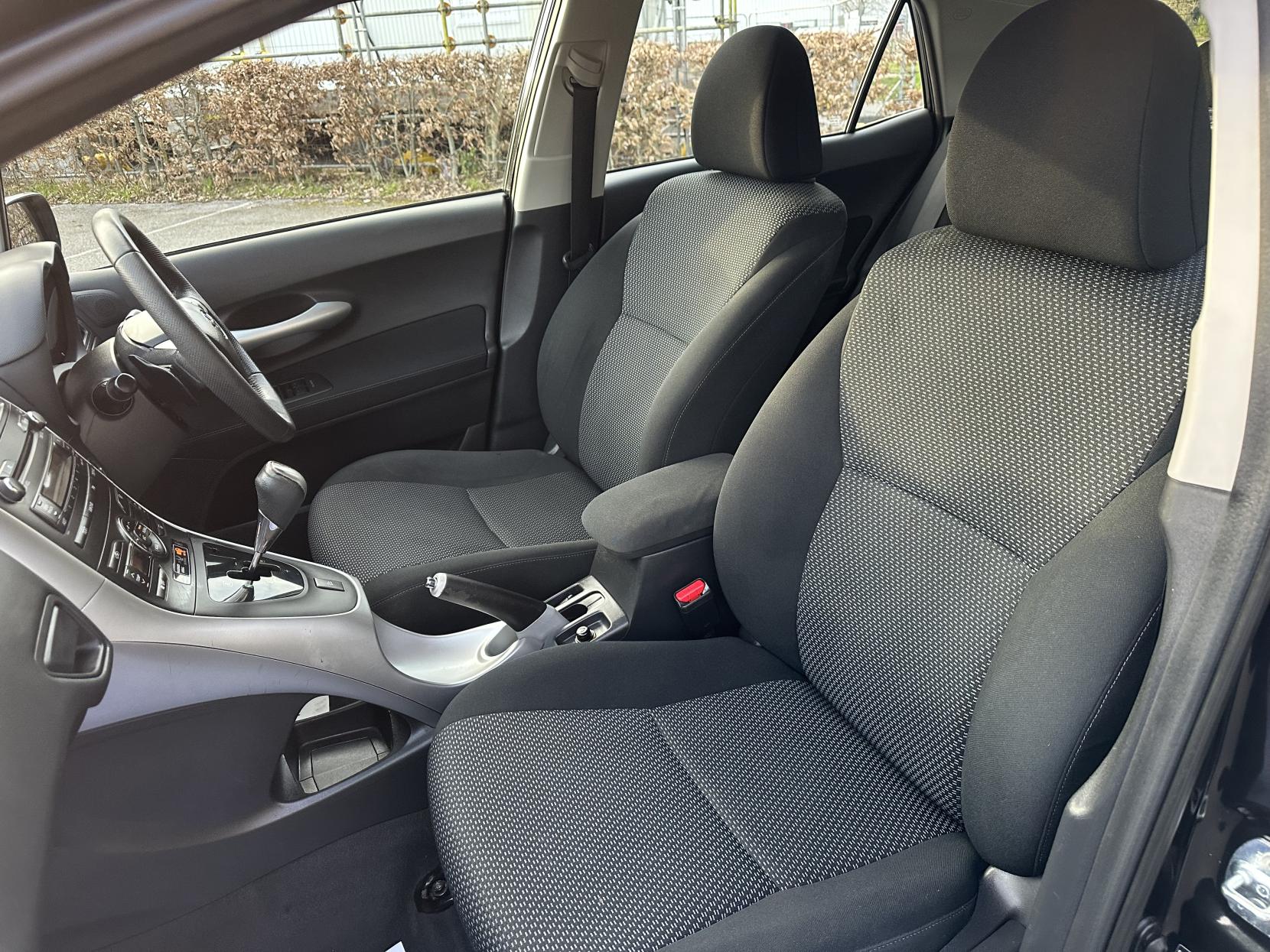 Toyota Auris 1.6 V-Matic TR Hatchback 5dr Petrol MultiMode Euro 5 (132 ps)