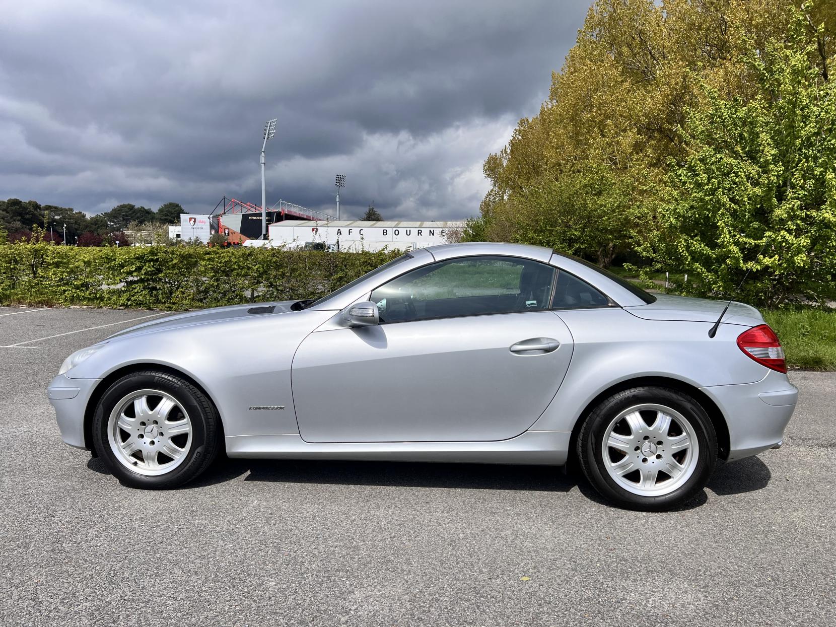 Mercedes-Benz SLK 1.8 SLK200 Kompressor Convertible 2dr Petrol Automatic (211 g/km, 163 bhp)