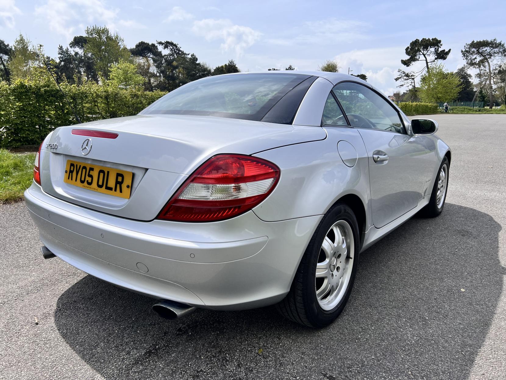 Mercedes-Benz SLK 1.8 SLK200 Kompressor Convertible 2dr Petrol Automatic (211 g/km, 163 bhp)