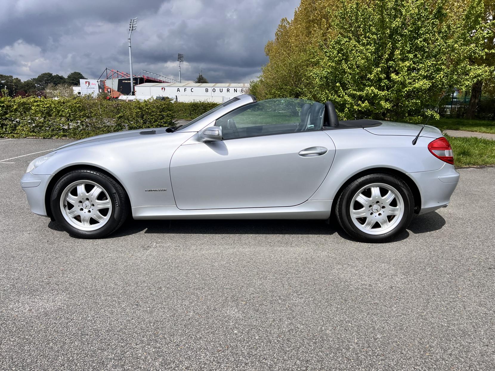 Mercedes-Benz SLK 1.8 SLK200 Kompressor Convertible 2dr Petrol Automatic (211 g/km, 163 bhp)