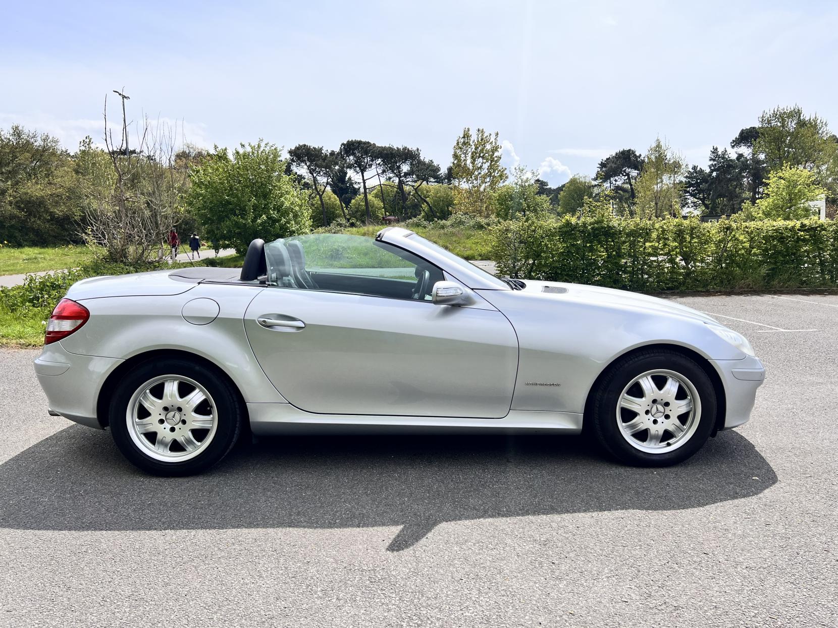 Mercedes-Benz SLK 1.8 SLK200 Kompressor Convertible 2dr Petrol Automatic (211 g/km, 163 bhp)