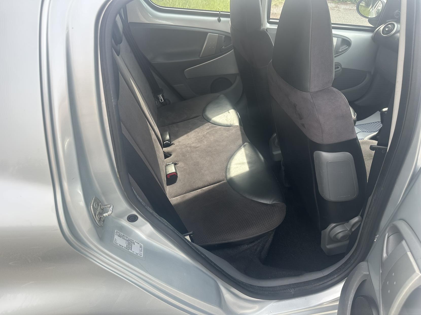 Toyota AYGO 1.0 VVT-i Platinum Hatchback 5dr Petrol Manual Euro 4 (67 bhp)