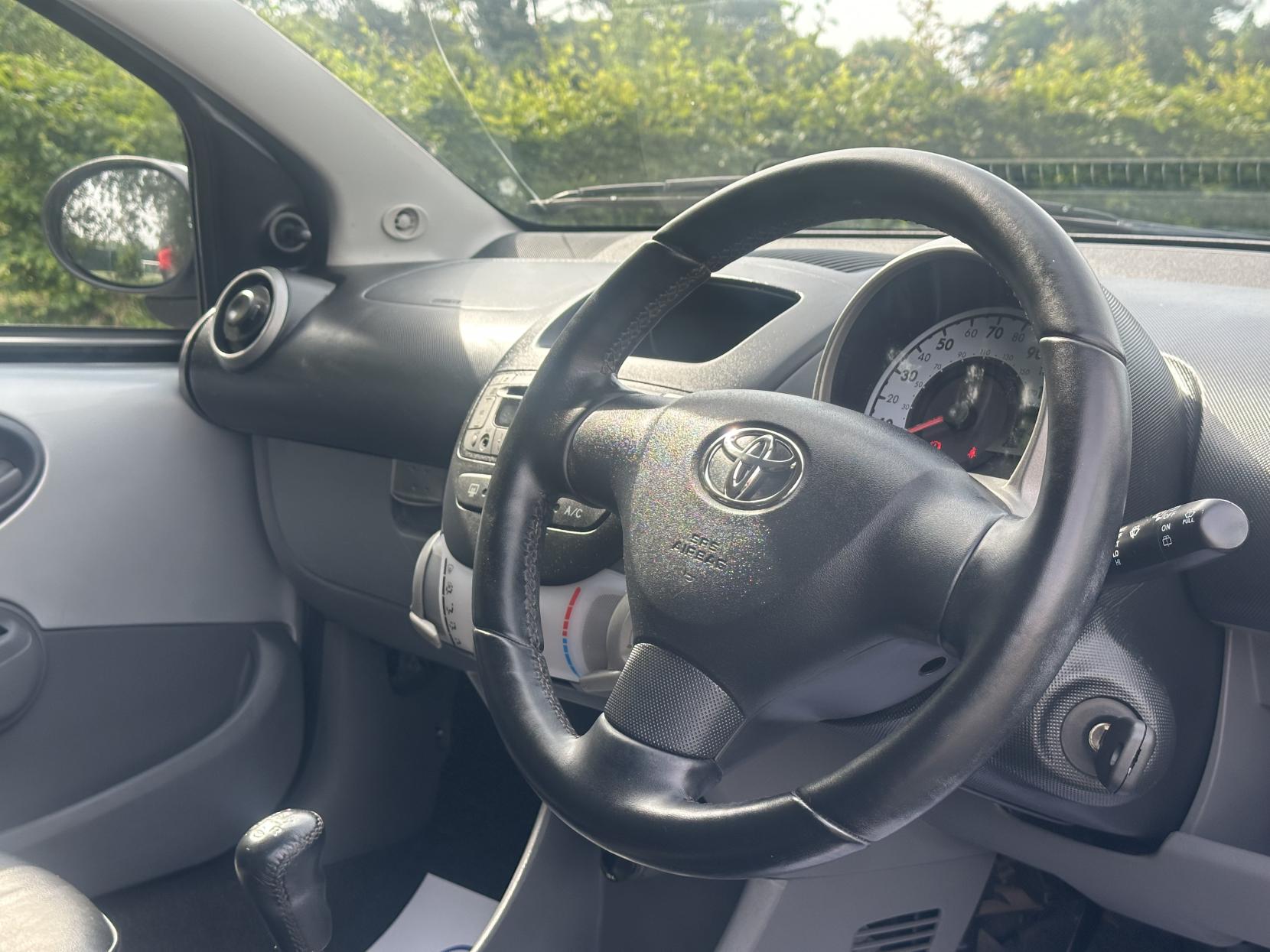 Toyota AYGO 1.0 VVT-i Platinum Hatchback 5dr Petrol Manual Euro 4 (67 bhp)