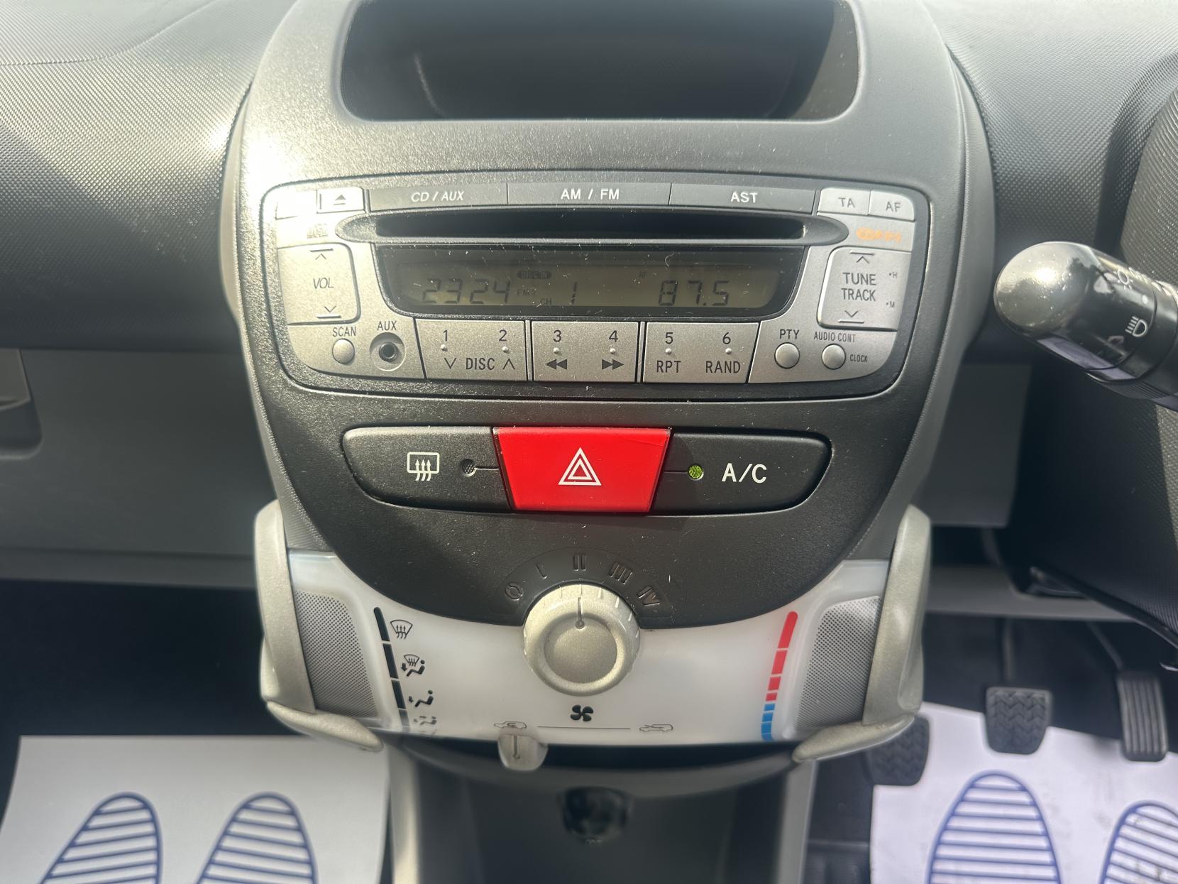 Toyota AYGO 1.0 VVT-i Platinum Hatchback 5dr Petrol Manual Euro 4 (67 bhp)
