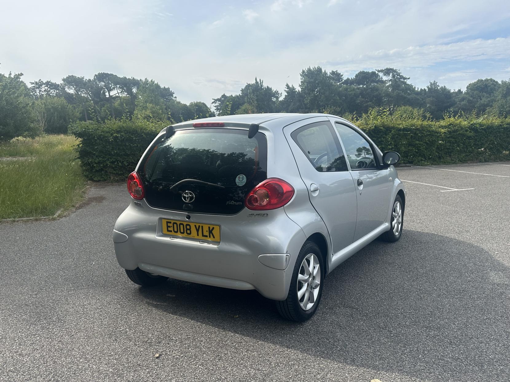 Toyota AYGO 1.0 VVT-i Platinum Hatchback 5dr Petrol Manual Euro 4 (67 bhp)