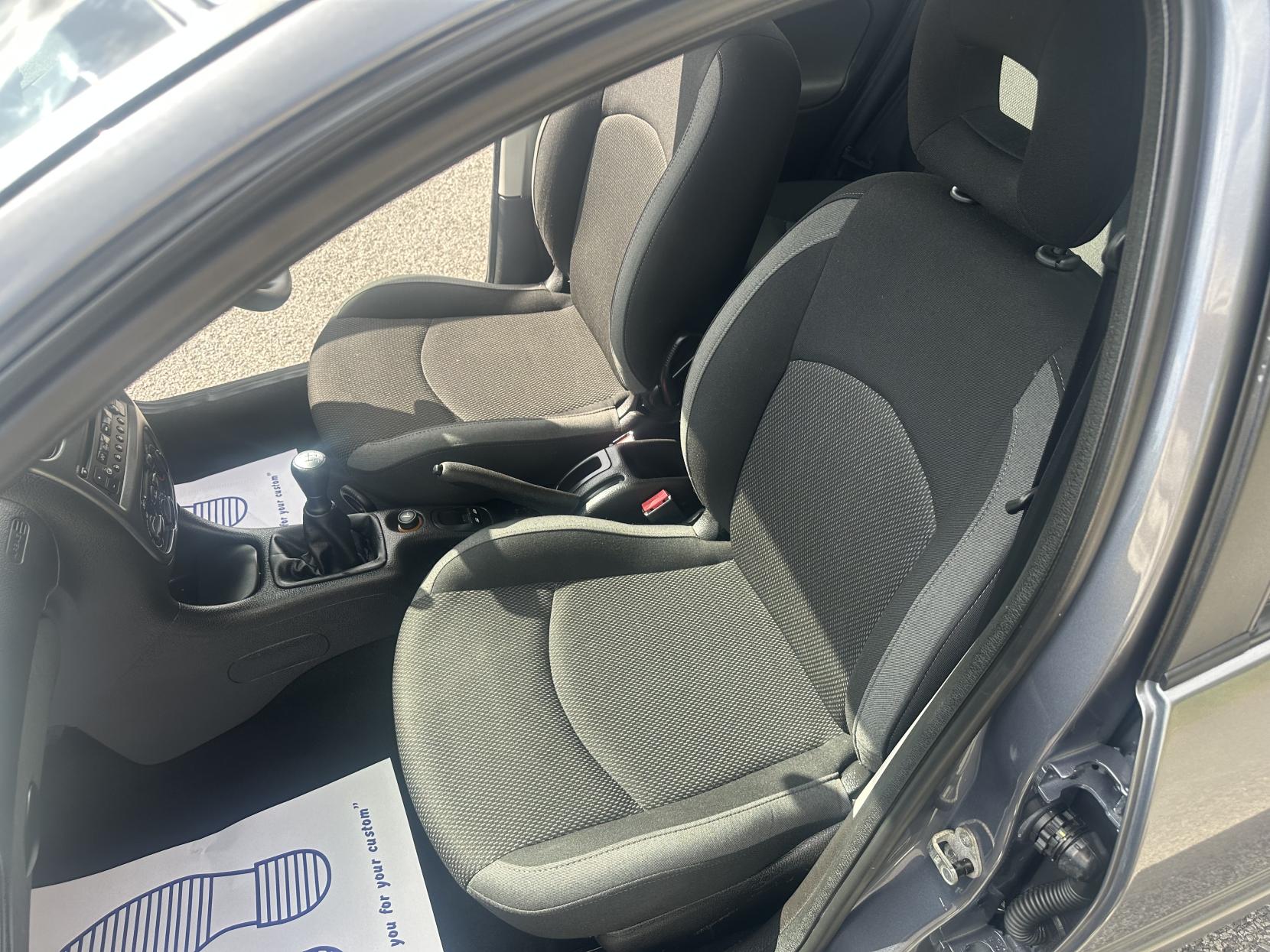 Peugeot 206 1.4 HDi Look Hatchback 5dr Diesel Manual (116 g/km, 68 bhp)