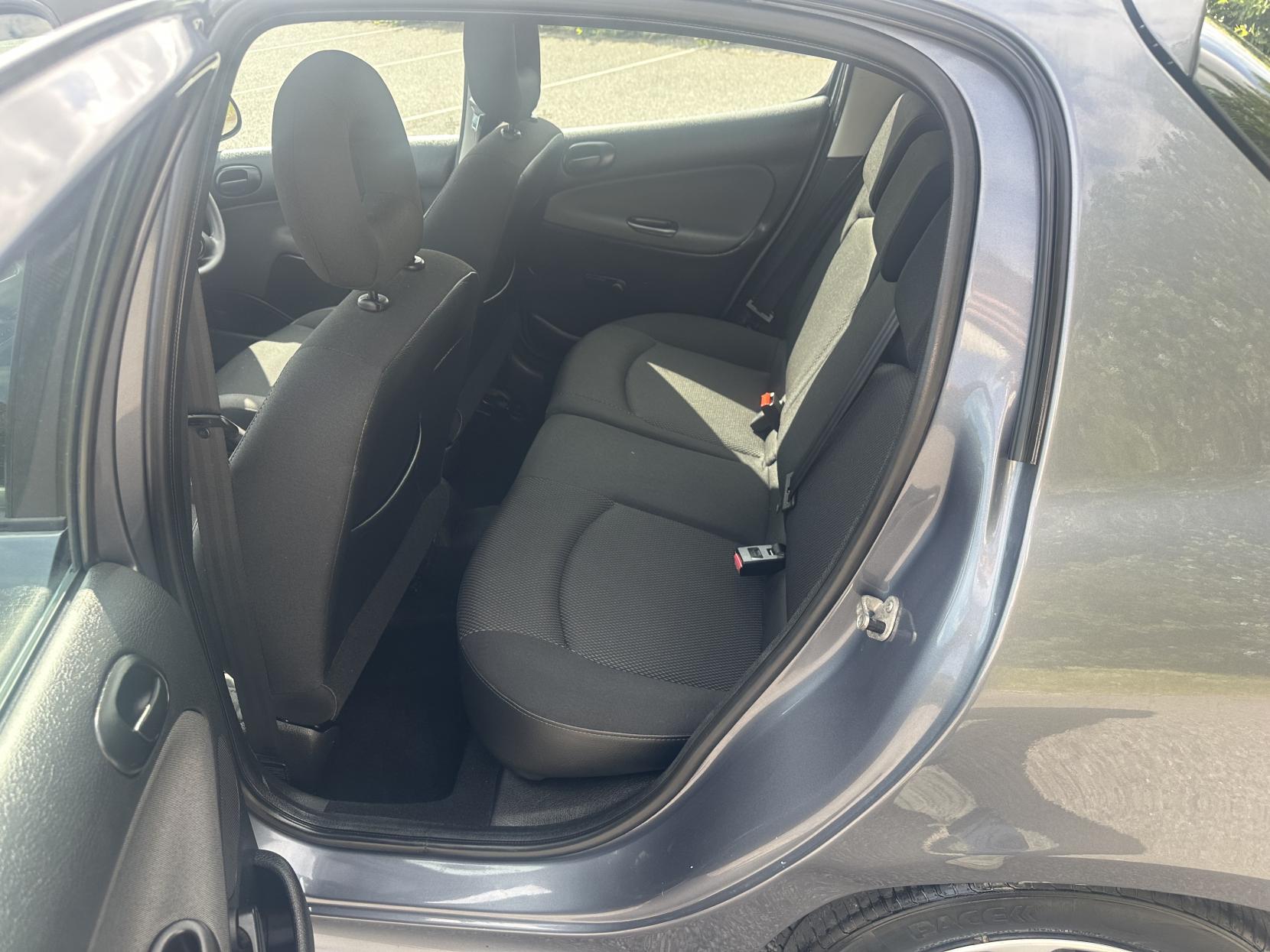 Peugeot 206 1.4 HDi Look Hatchback 5dr Diesel Manual (116 g/km, 68 bhp)