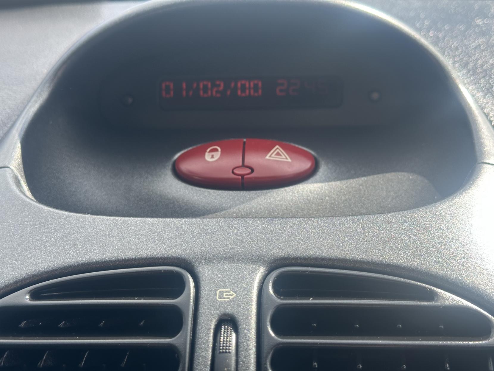 Peugeot 206 1.4 HDi Look Hatchback 5dr Diesel Manual (116 g/km, 68 bhp)