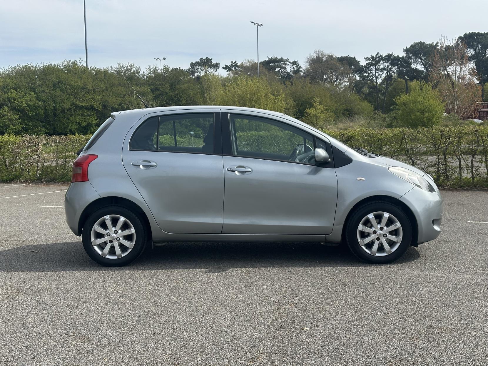 Toyota Yaris 1.3 Zinc Hatchback 5dr Petrol Multimode (136 g/km, 85 bhp)