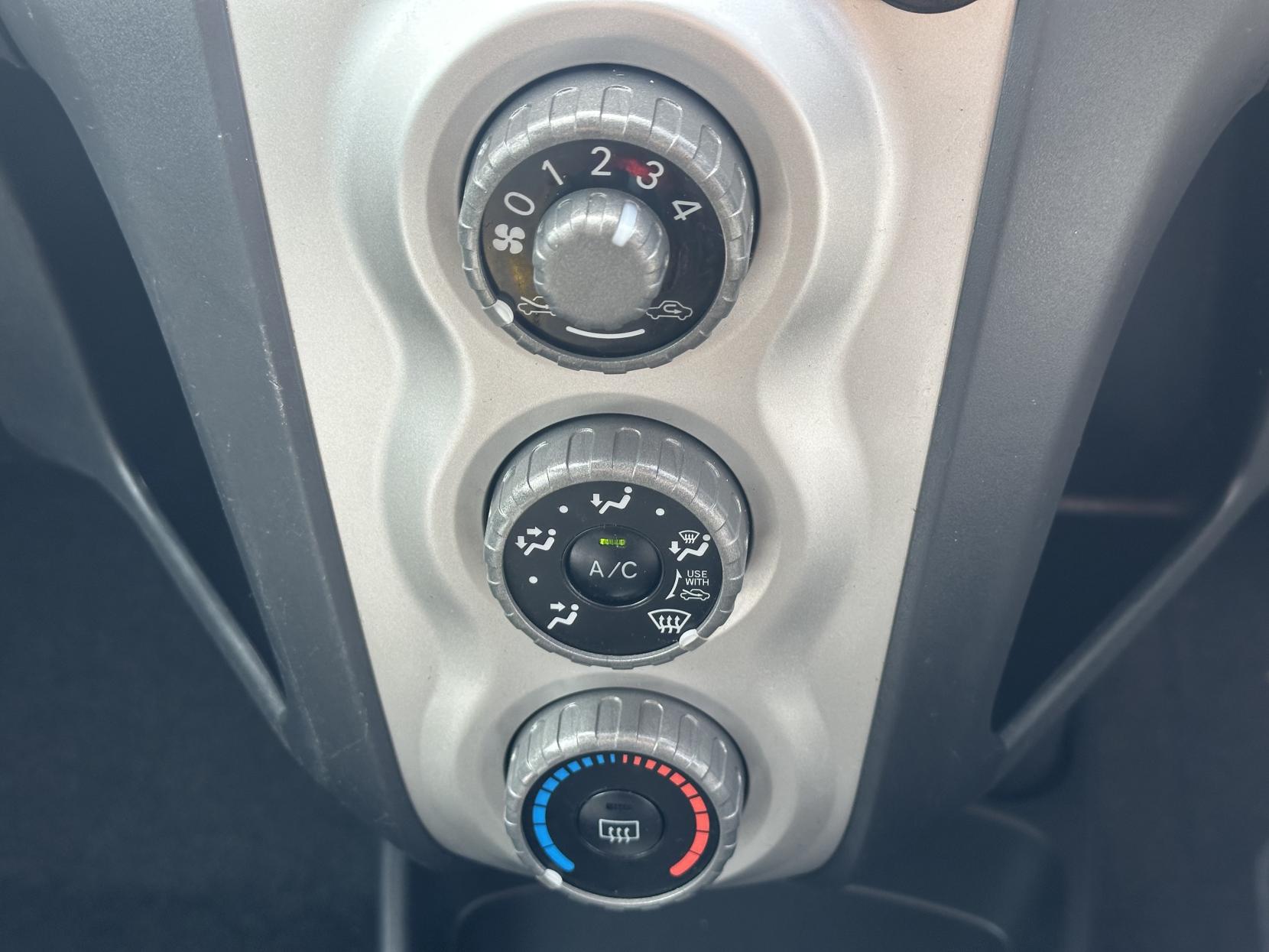 Toyota Yaris 1.3 Zinc Hatchback 5dr Petrol Multimode (136 g/km, 85 bhp)