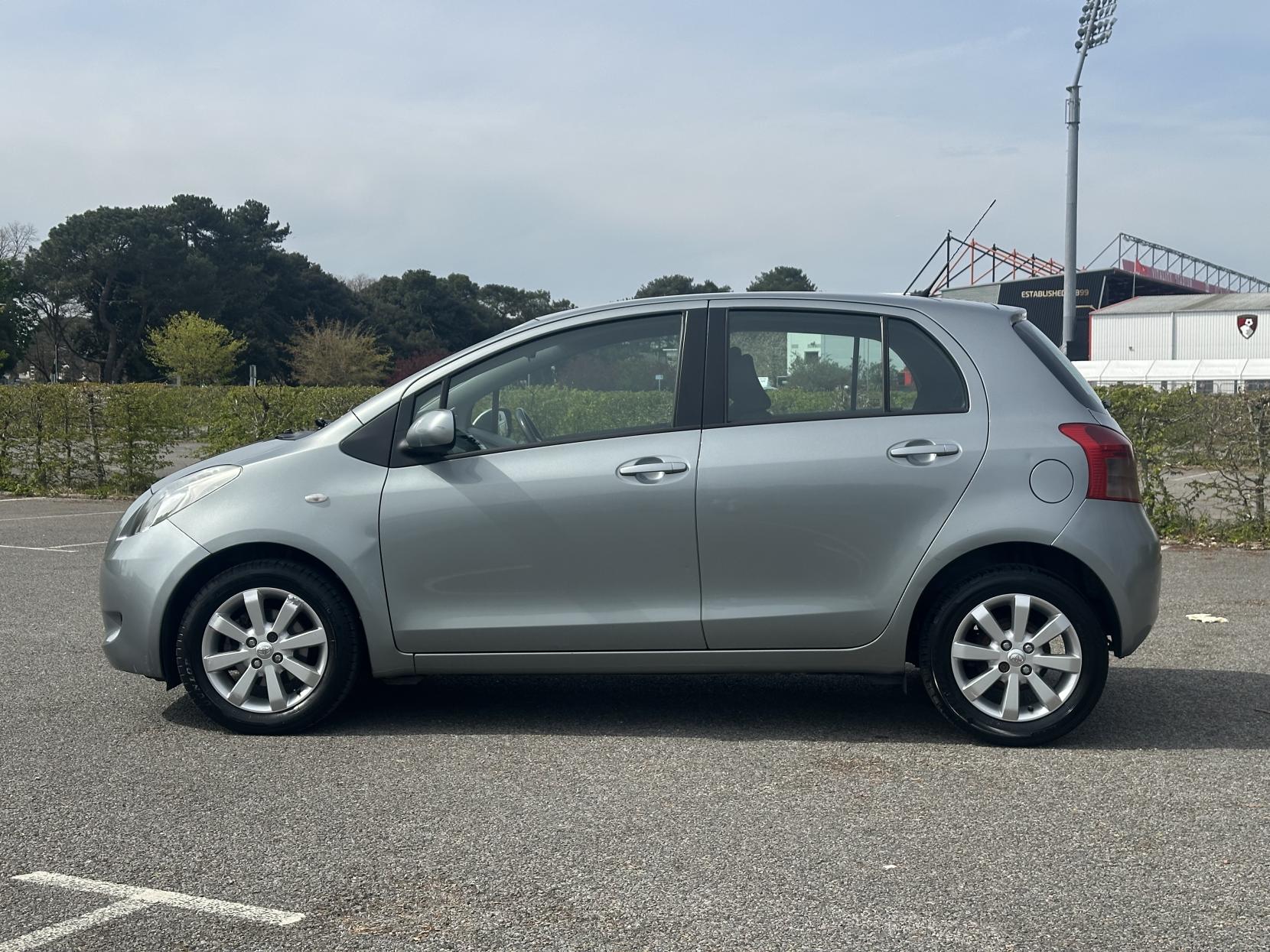 Toyota Yaris 1.3 Zinc Hatchback 5dr Petrol Multimode (136 g/km, 85 bhp)