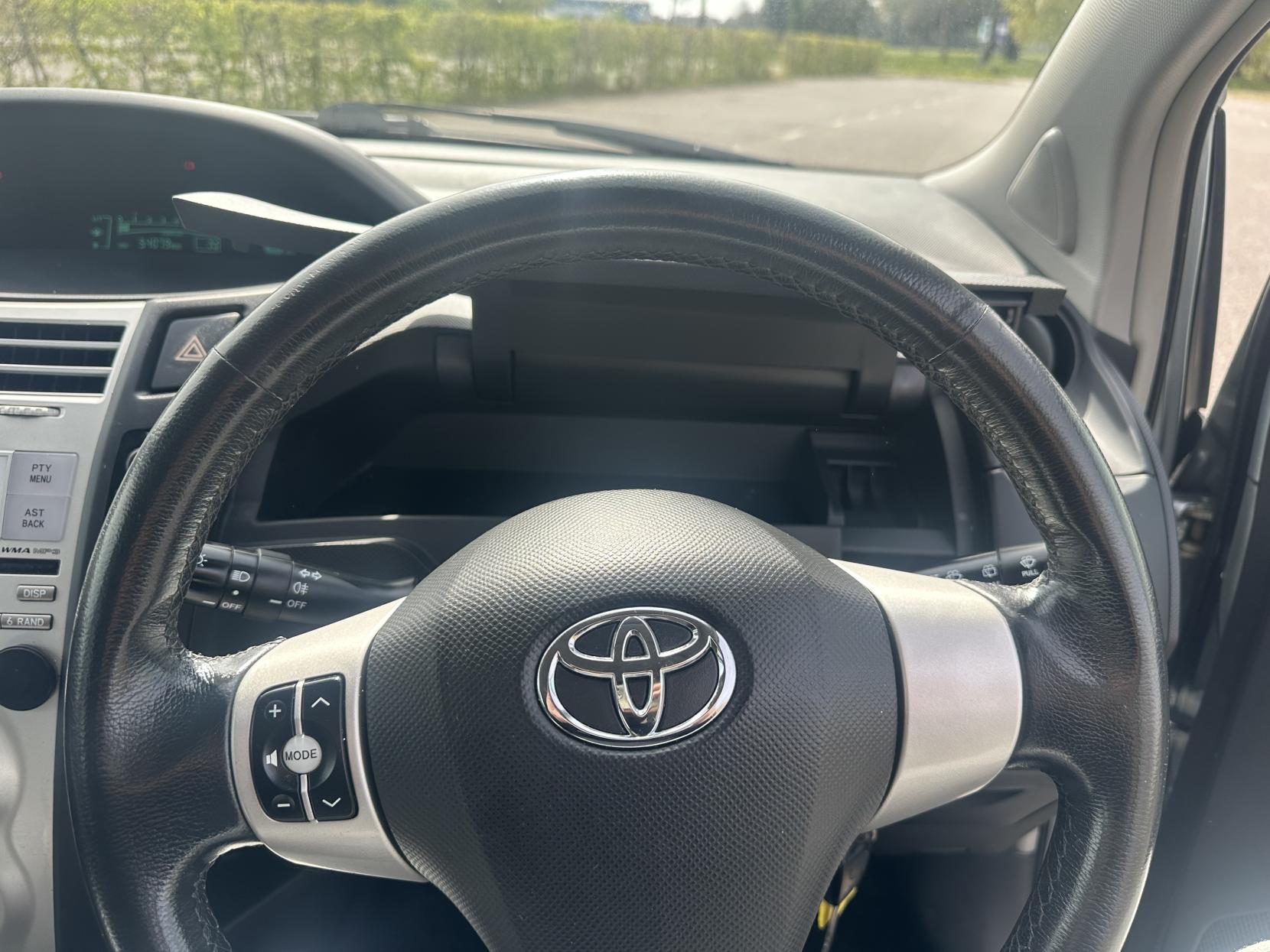 Toyota Yaris 1.3 Zinc Hatchback 5dr Petrol Multimode (136 g/km, 85 bhp)
