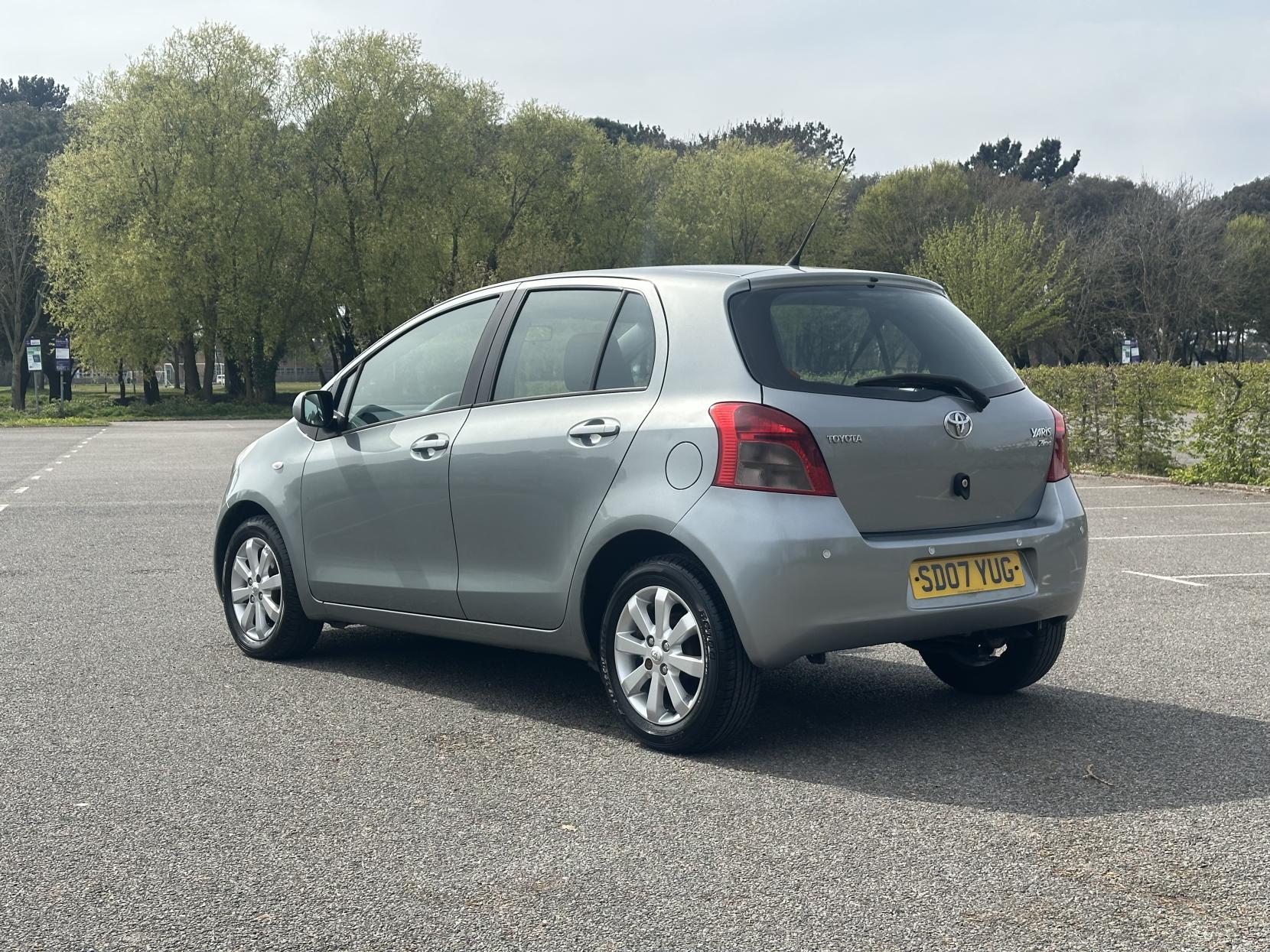 Toyota Yaris 1.3 Zinc Hatchback 5dr Petrol Multimode (136 g/km, 85 bhp)