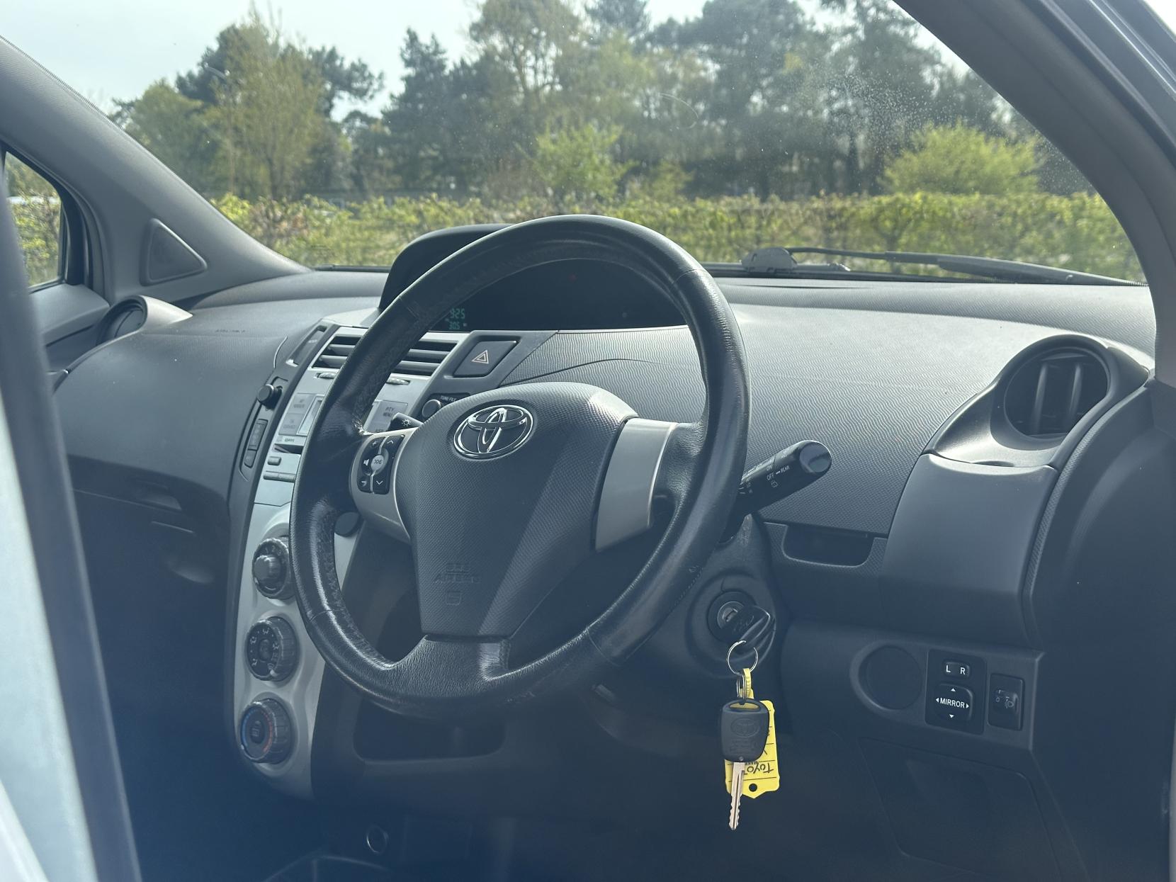 Toyota Yaris 1.3 Zinc Hatchback 5dr Petrol Multimode (136 g/km, 85 bhp)