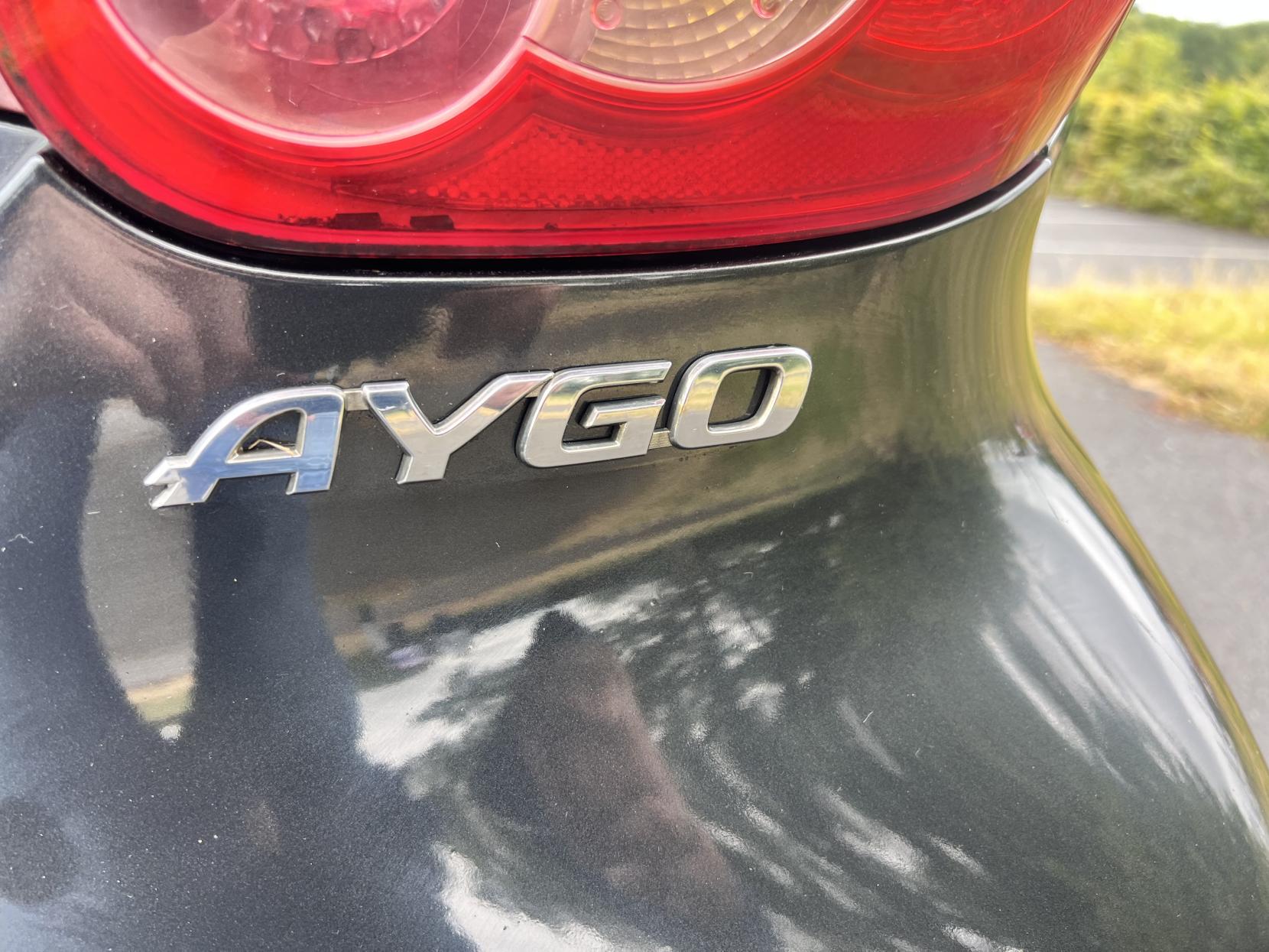 Toyota AYGO 1.0 VVT-i + Hatchback 3dr Petrol Manual Euro 4 (67 bhp)