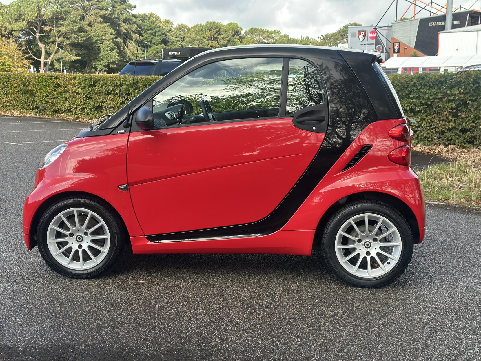 Smart fortwo 1.0 MHD Passion Coupe 2dr Petrol SoftTouch Euro 5 (s/s) (71 bhp)