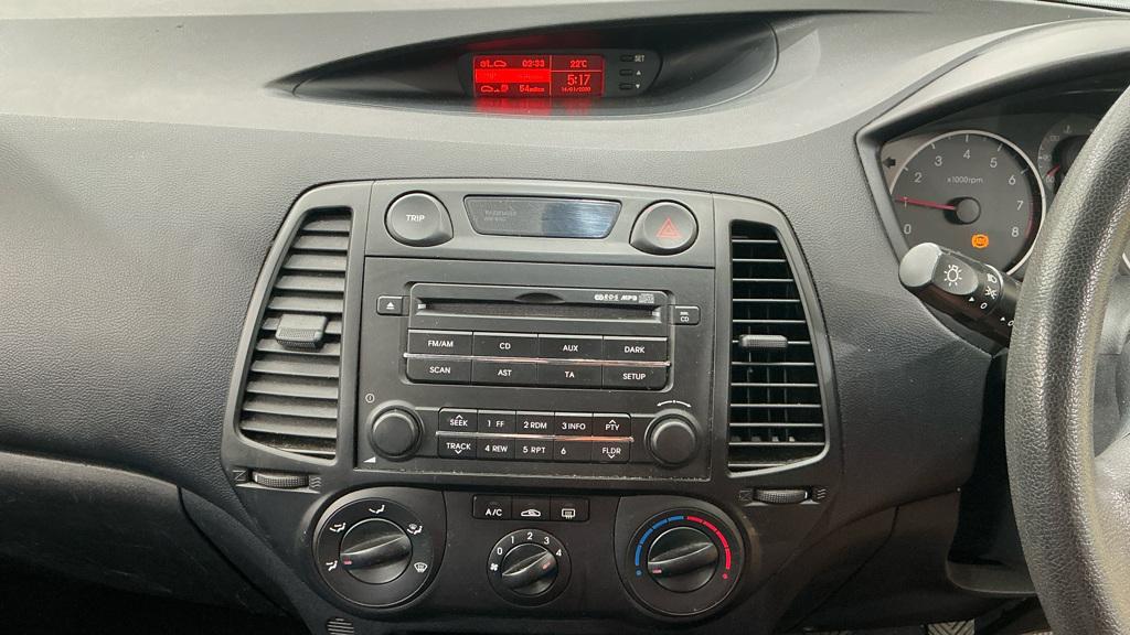 Hyundai i20 1.4 Comfort Hatchback 5dr Petrol Manual Euro 4 (99 bhp)