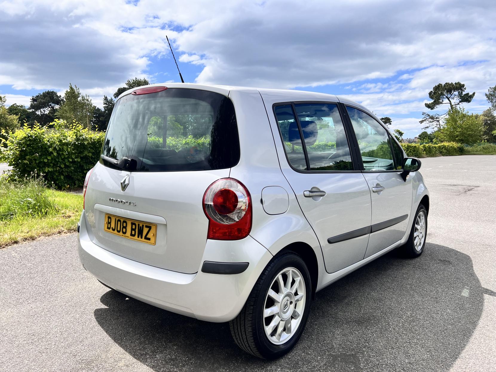 Renault Modus 1.4 16v Dynamique Hatchback 5dr Petrol Manual (161 g/km, 98 bhp)