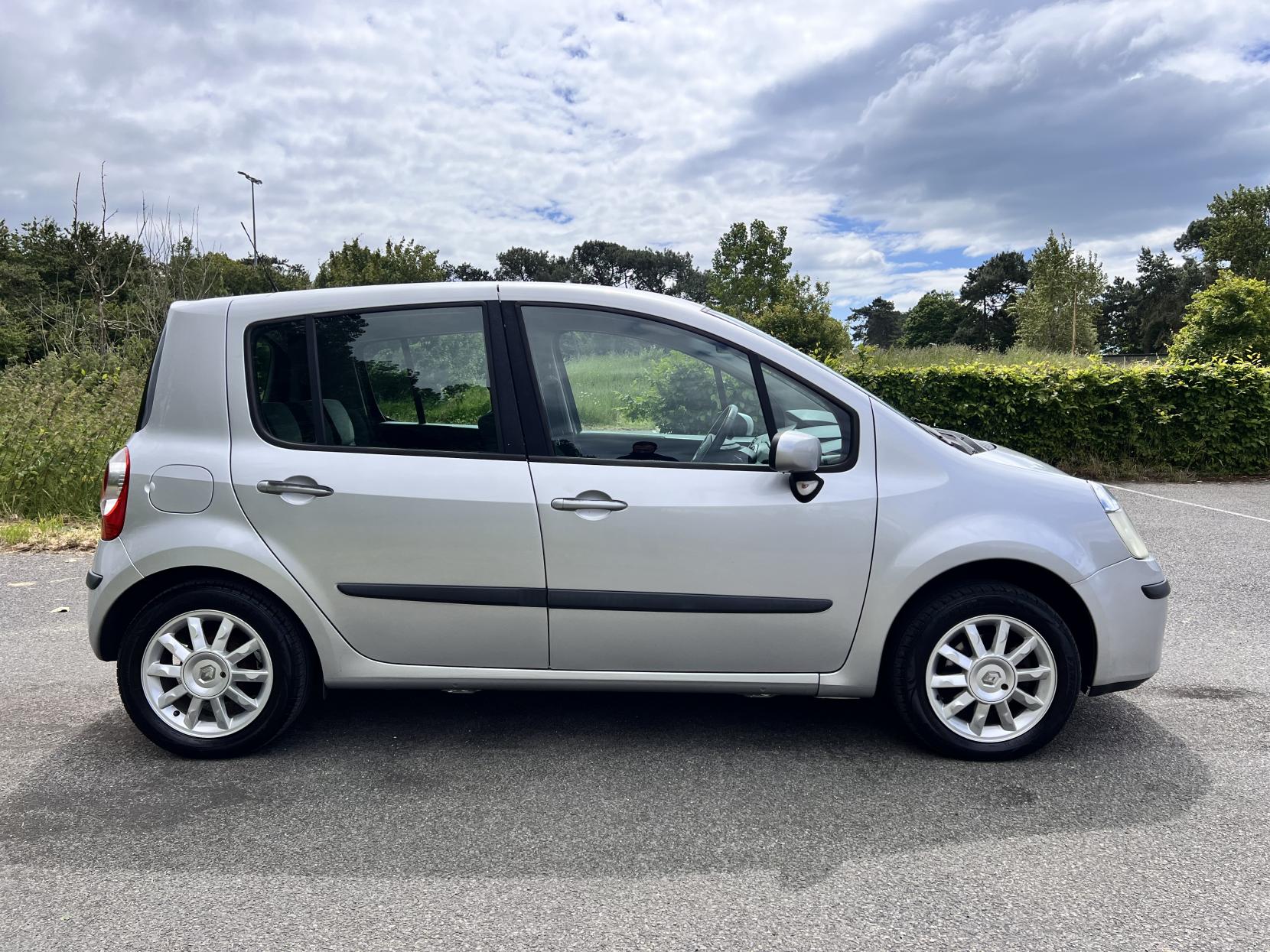 Renault Modus 1.4 16v Dynamique Hatchback 5dr Petrol Manual (161 g/km, 98 bhp)